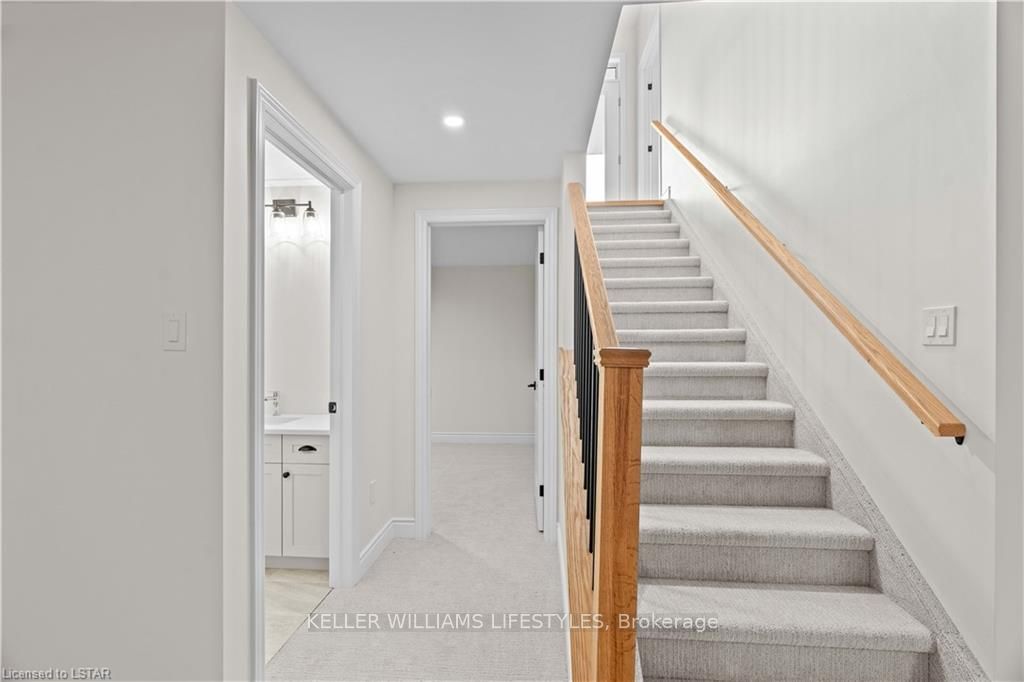 110 Leneve Street Property Photo 32