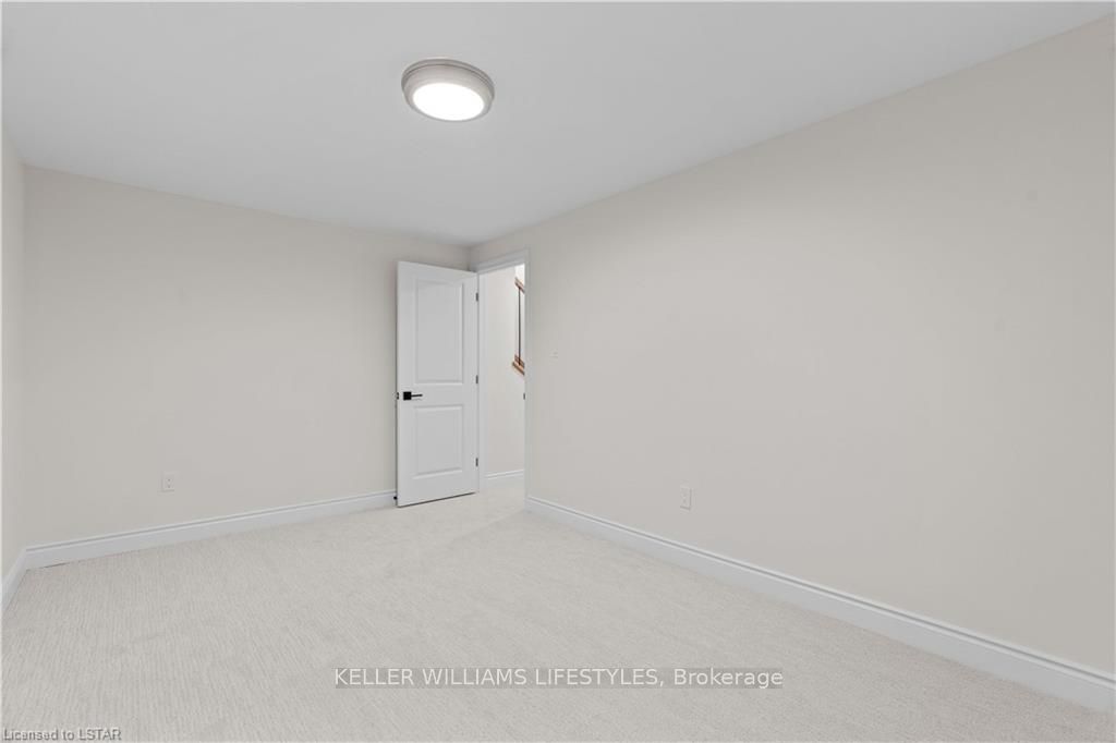 110 Leneve Street Property Photo 35