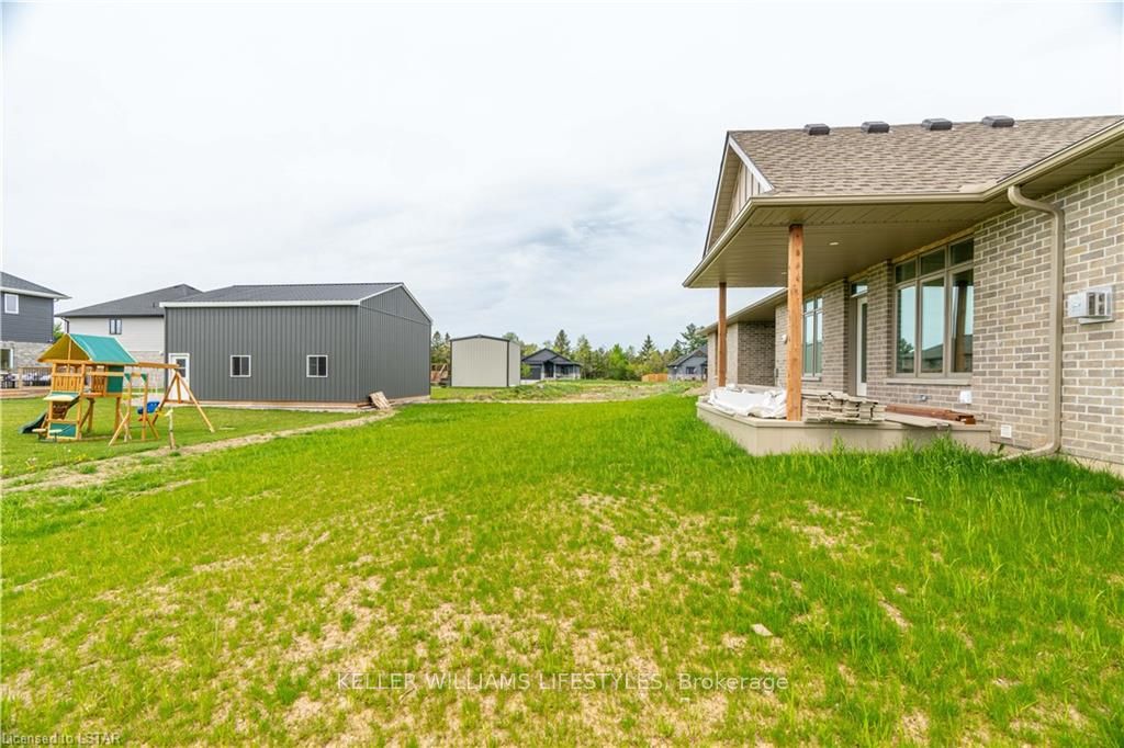 110 Leneve Street Property Photo 38