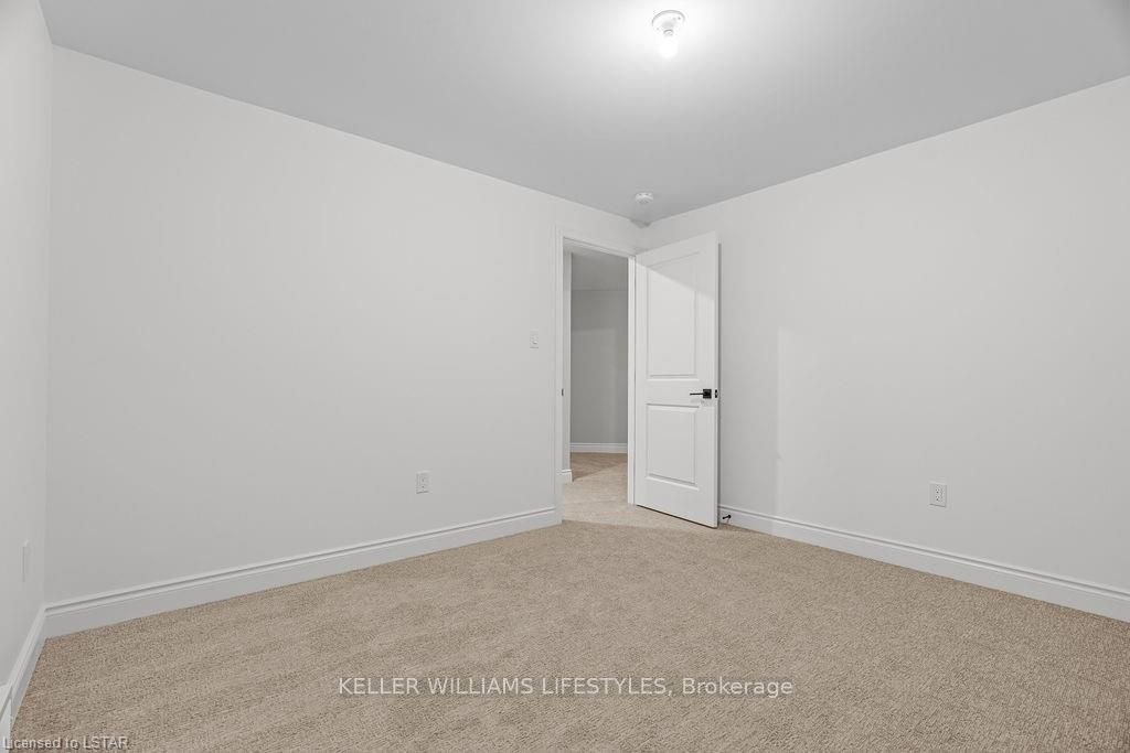 108 Leneve Street Property Photo 32