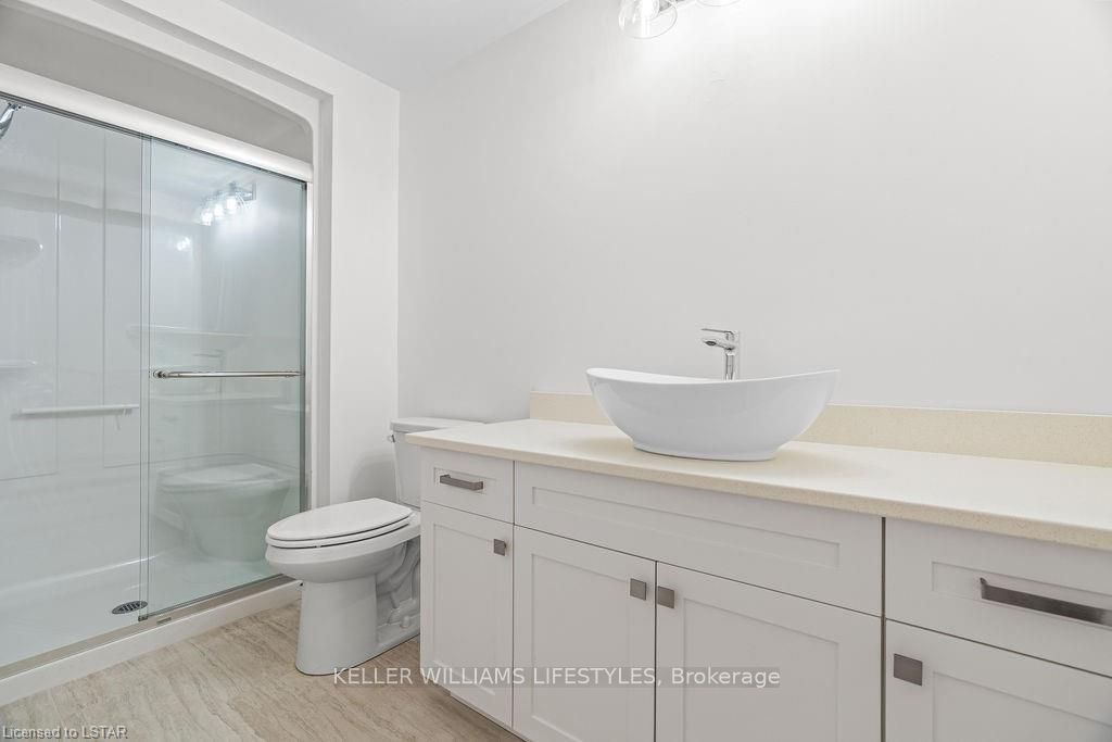 108 Leneve Street Property Photo 33