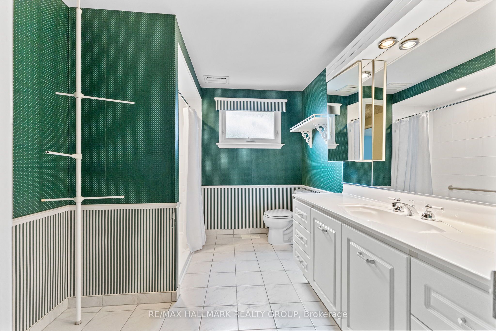 6 Centrepark Drive Property Photo 31