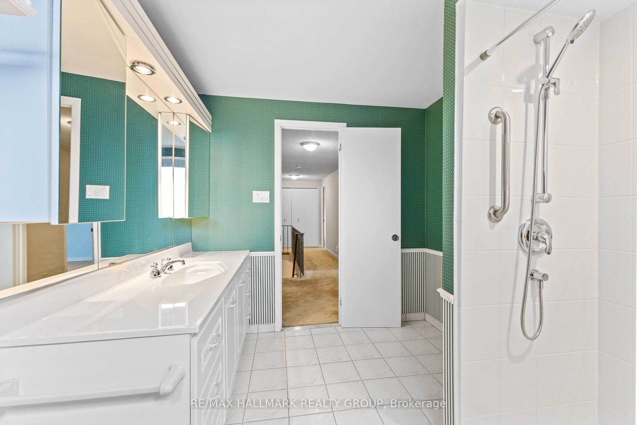 6 Centrepark Drive Property Photo 32