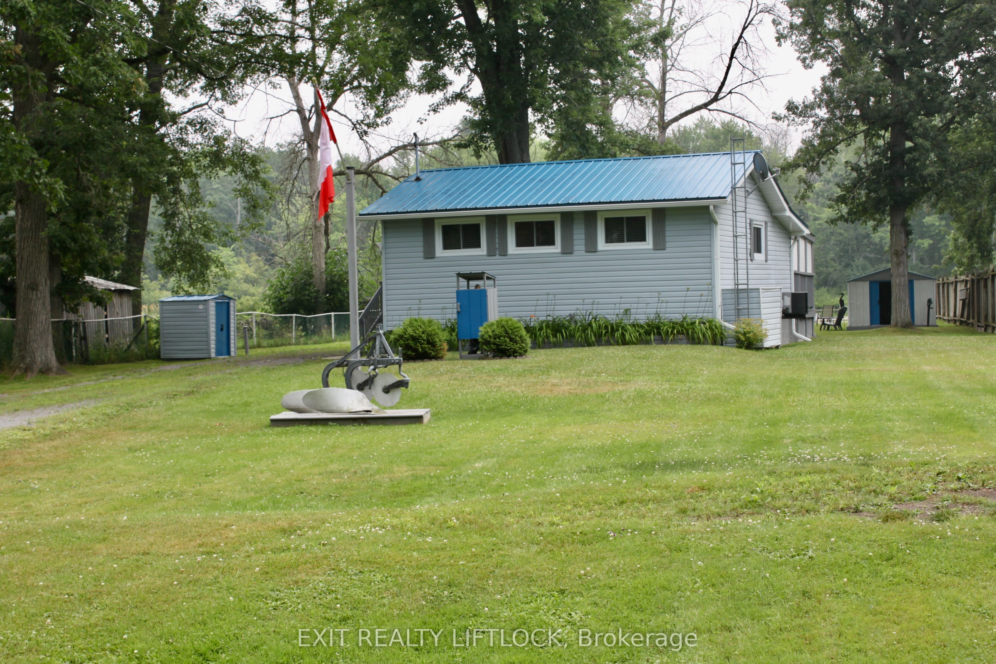 77 River Road W Property Photo 1
