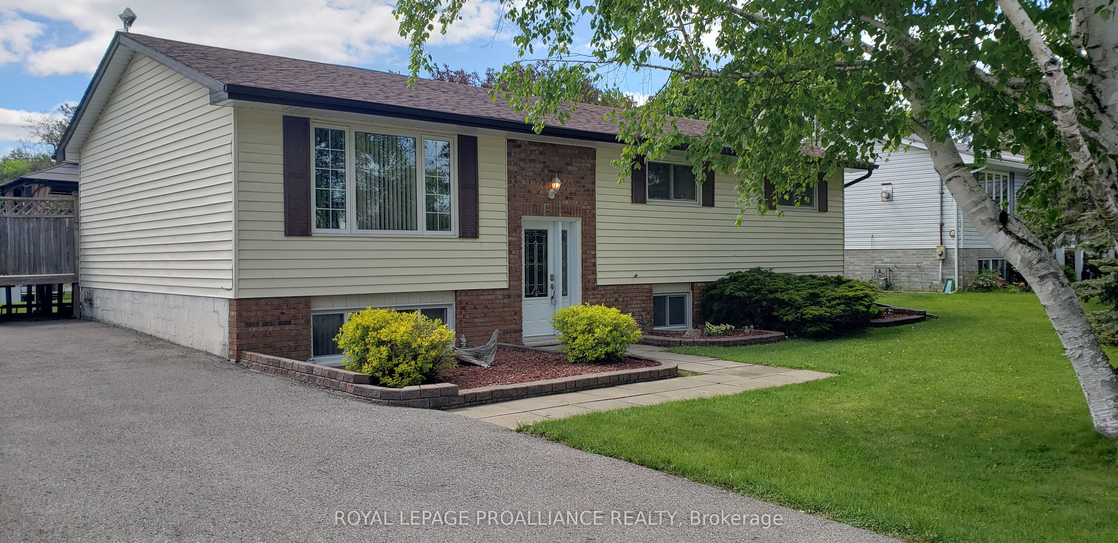 197 Chatterton Valley Cres Property Photo 1