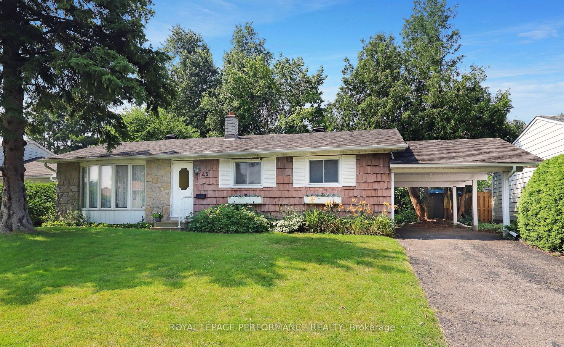 45 Keewatin Crescent Property Photo 2