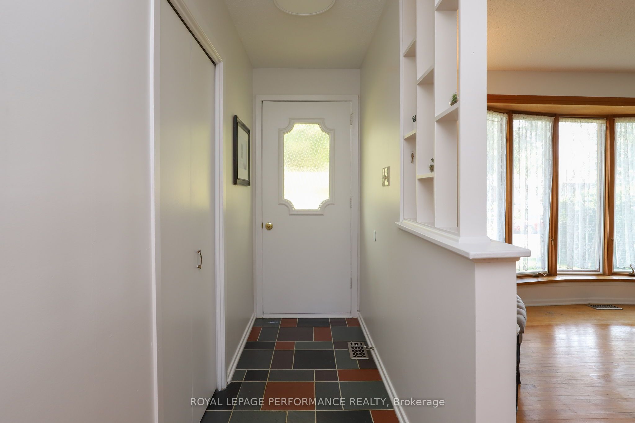 45 Keewatin Crescent Property Photo 4
