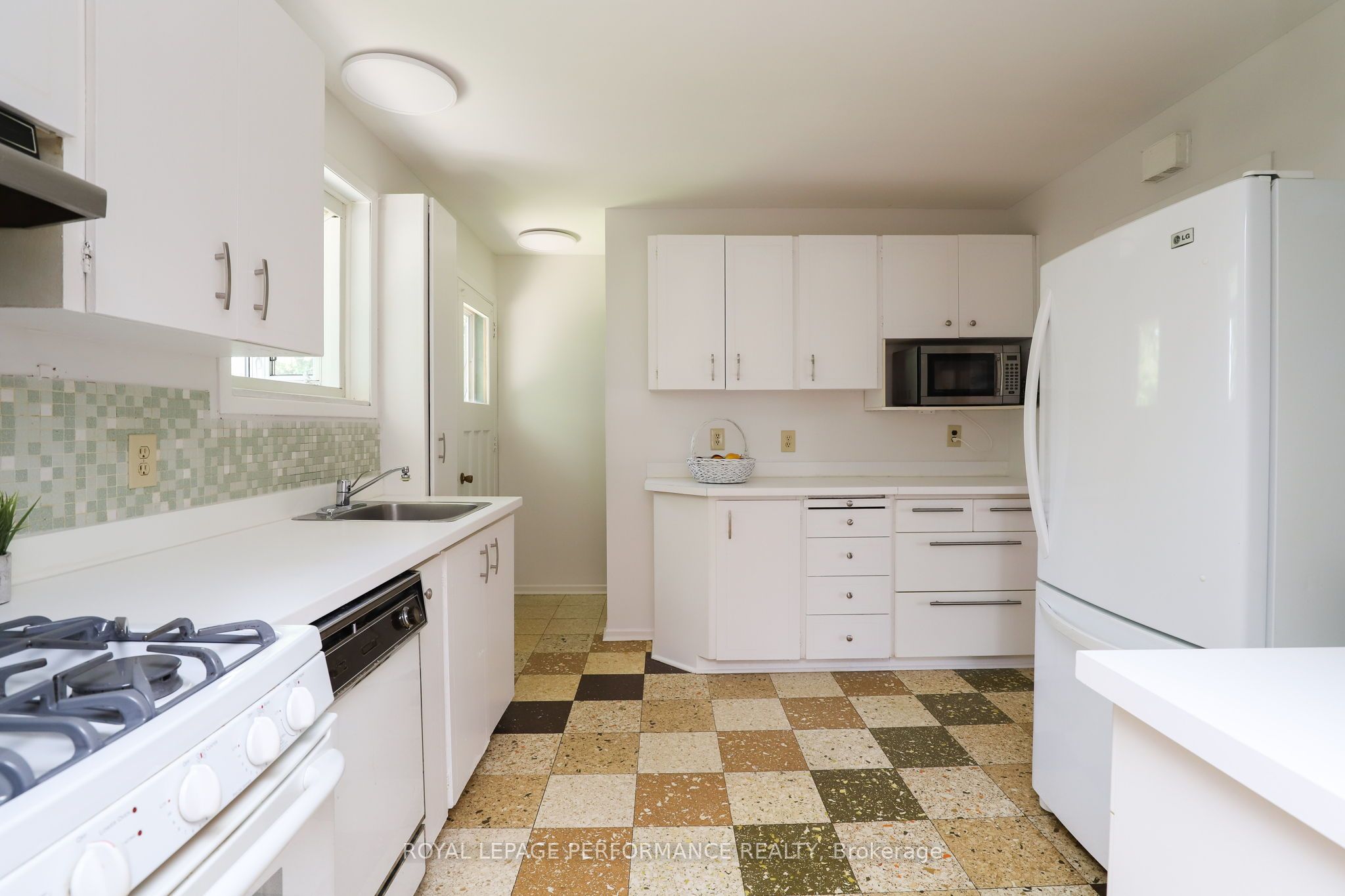 45 Keewatin Crescent Property Photo 13