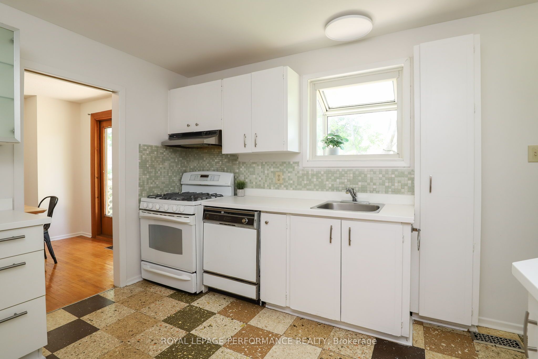 45 Keewatin Crescent Property Photo 14