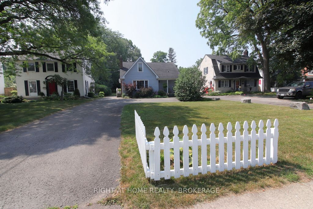 368 Queenston Street Property Photo 2