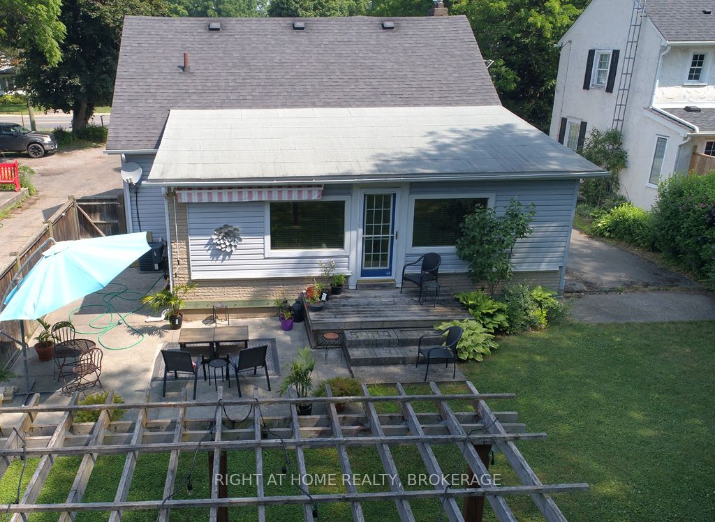 368 Queenston Street Property Photo 7