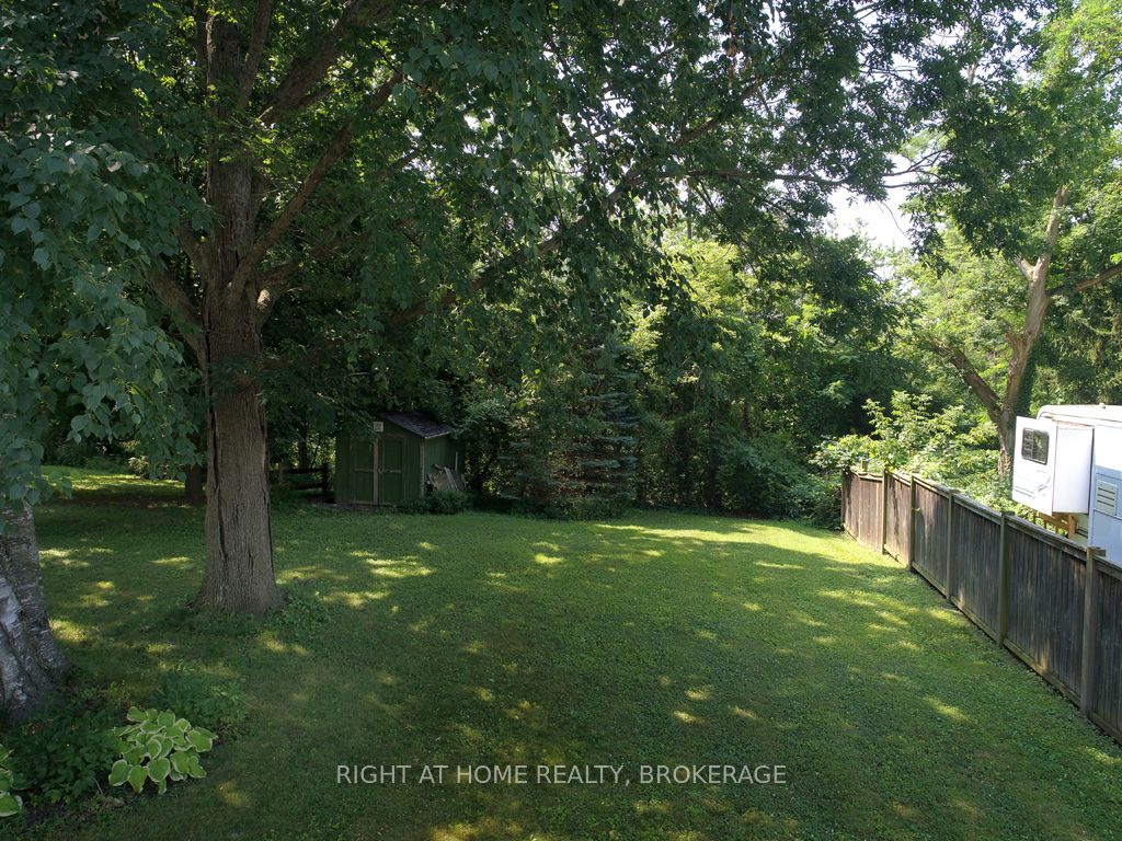 368 Queenston Street Property Photo 9