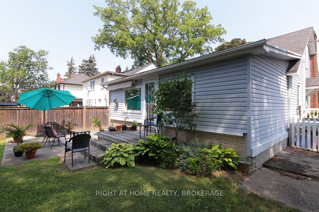 368 Queenston Street Property Photo 15