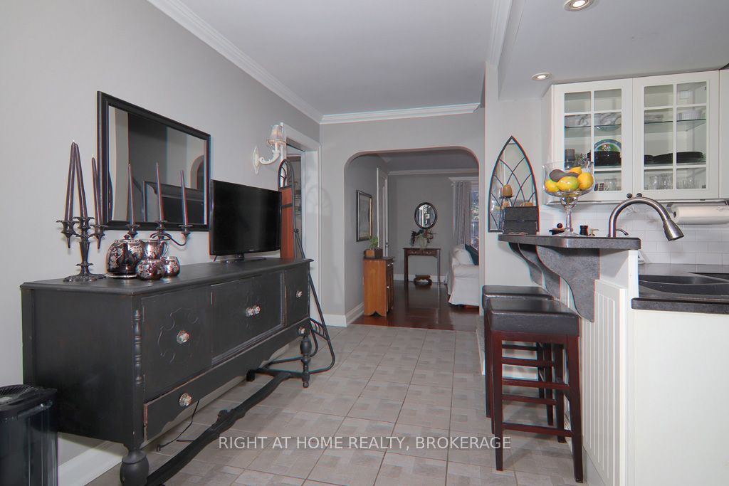 368 Queenston Street Property Photo 25