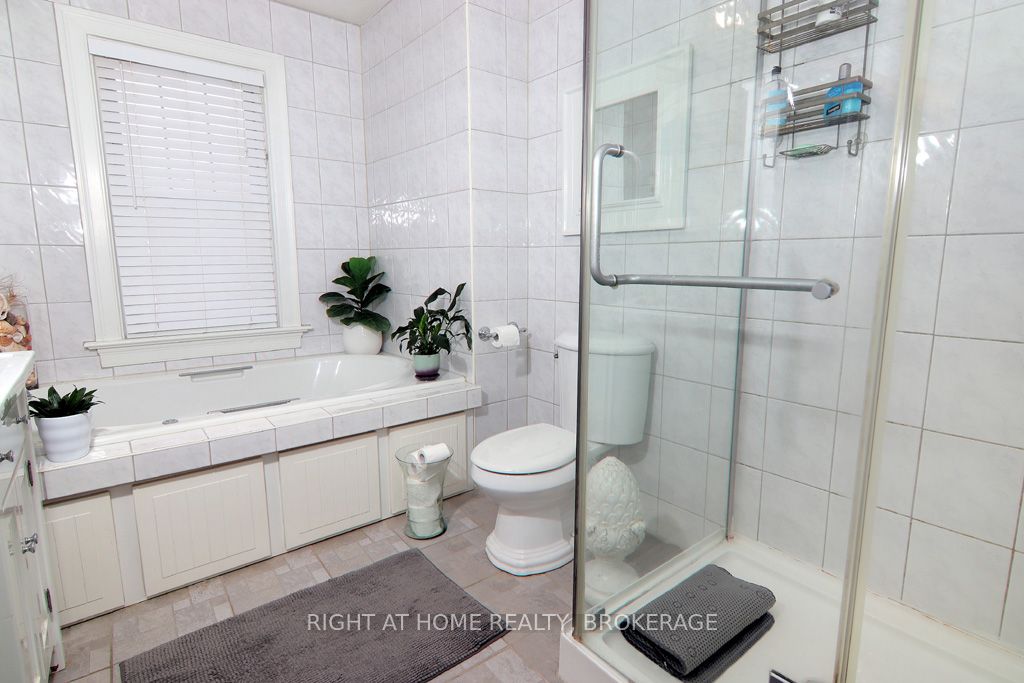 368 Queenston Street Property Photo 33