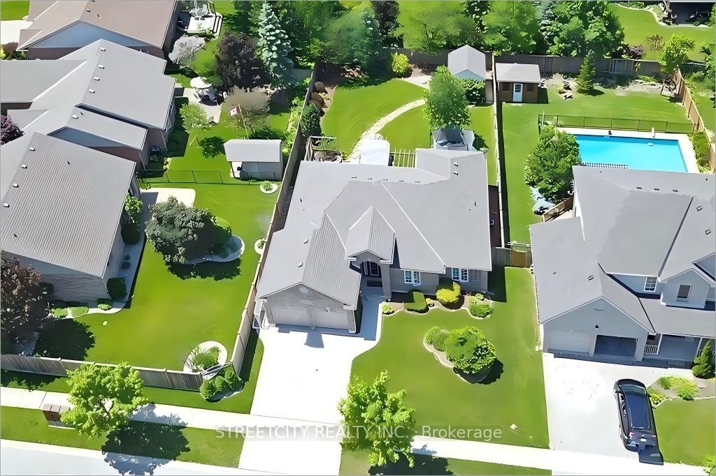 1861 Louise Boulevard Property Photo 1