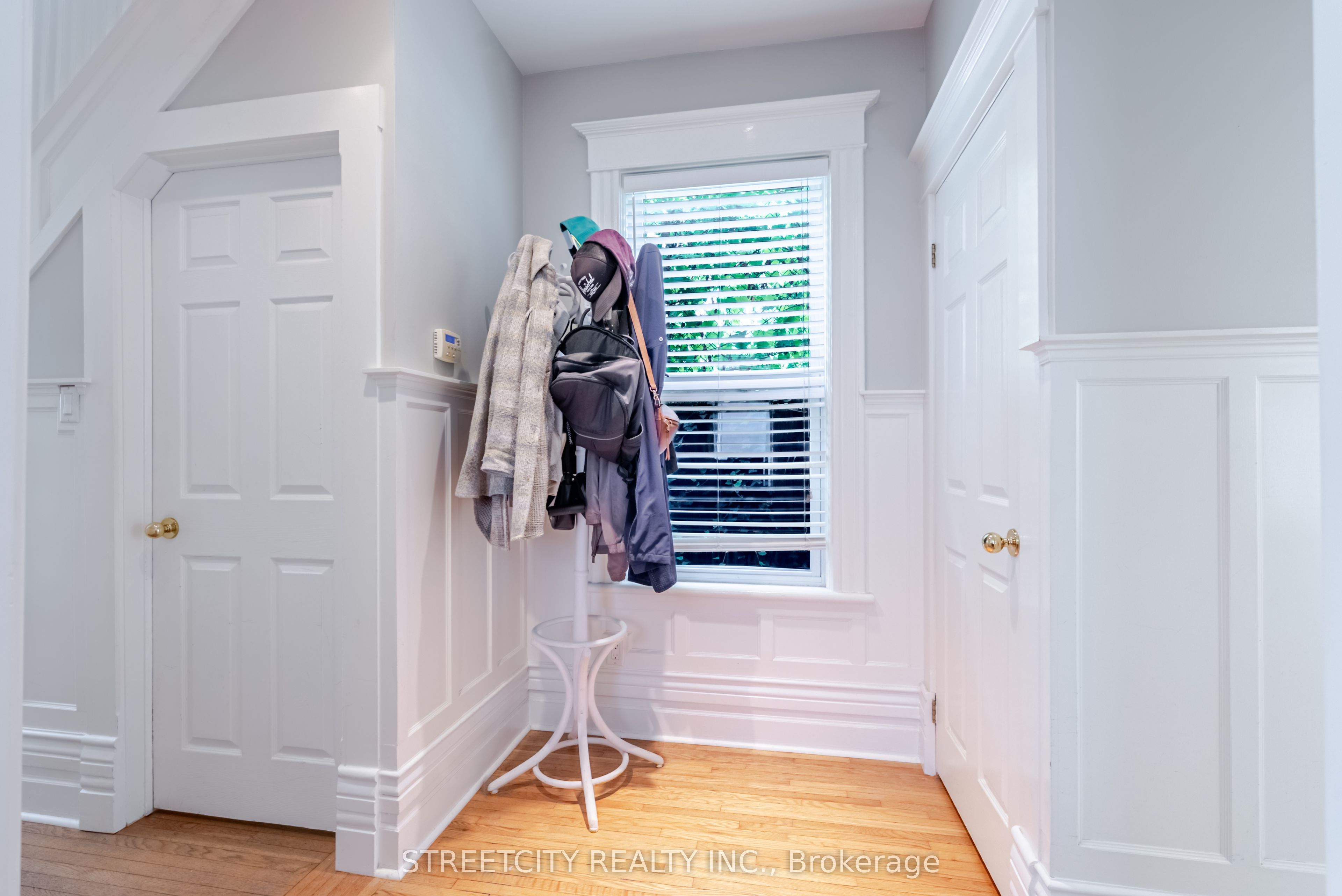 908 Maitland Street Property Photo 6