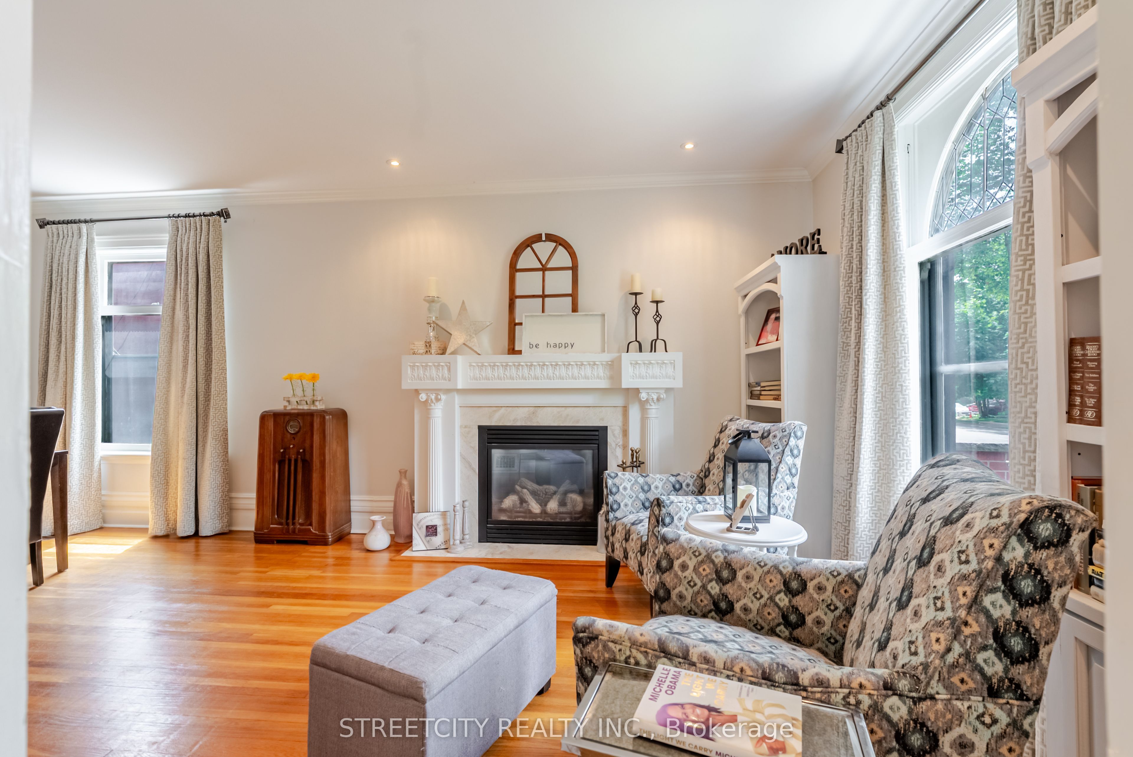 908 Maitland Street Property Photo 7