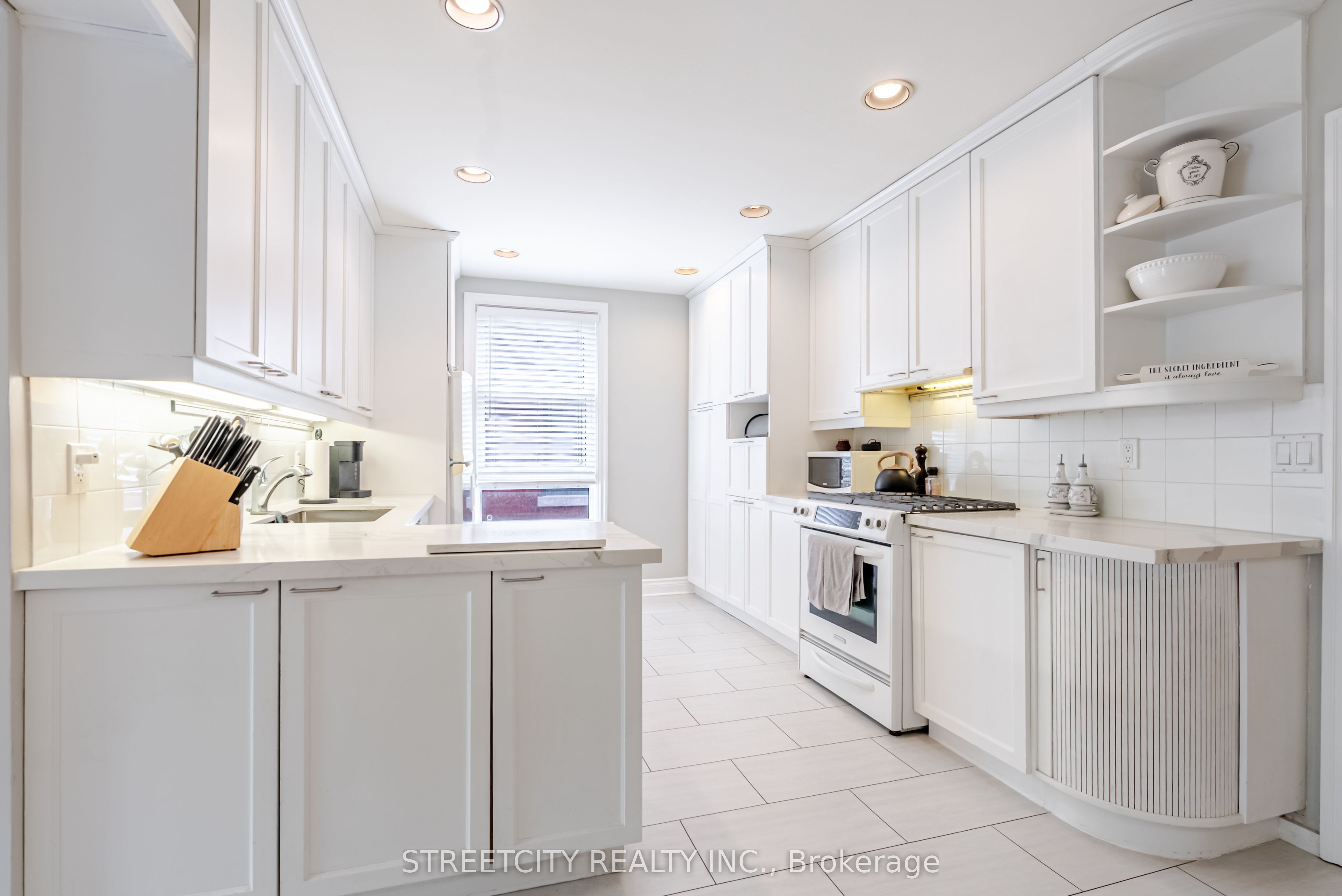 908 Maitland Street Property Photo 12