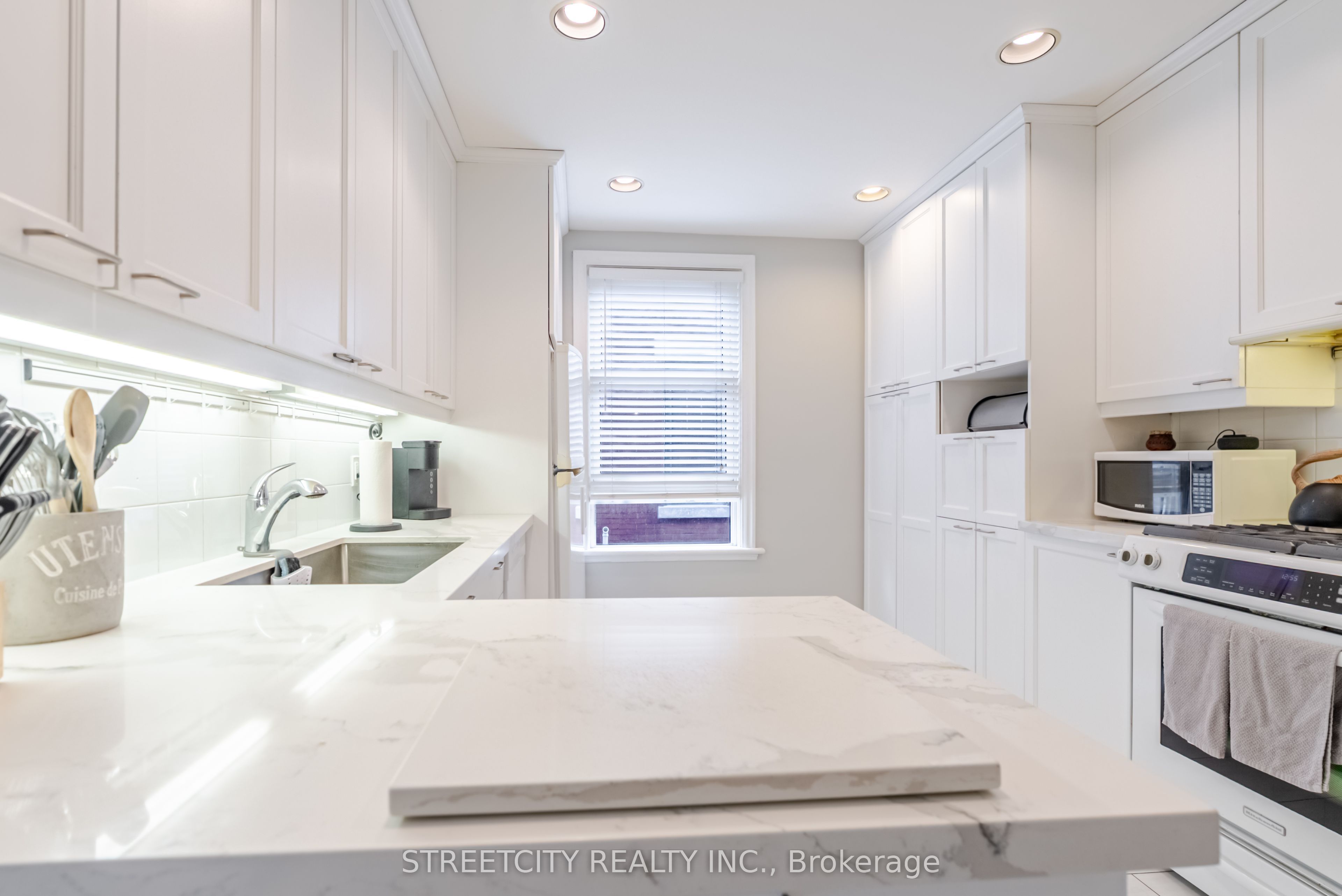 908 Maitland Street Property Photo 14