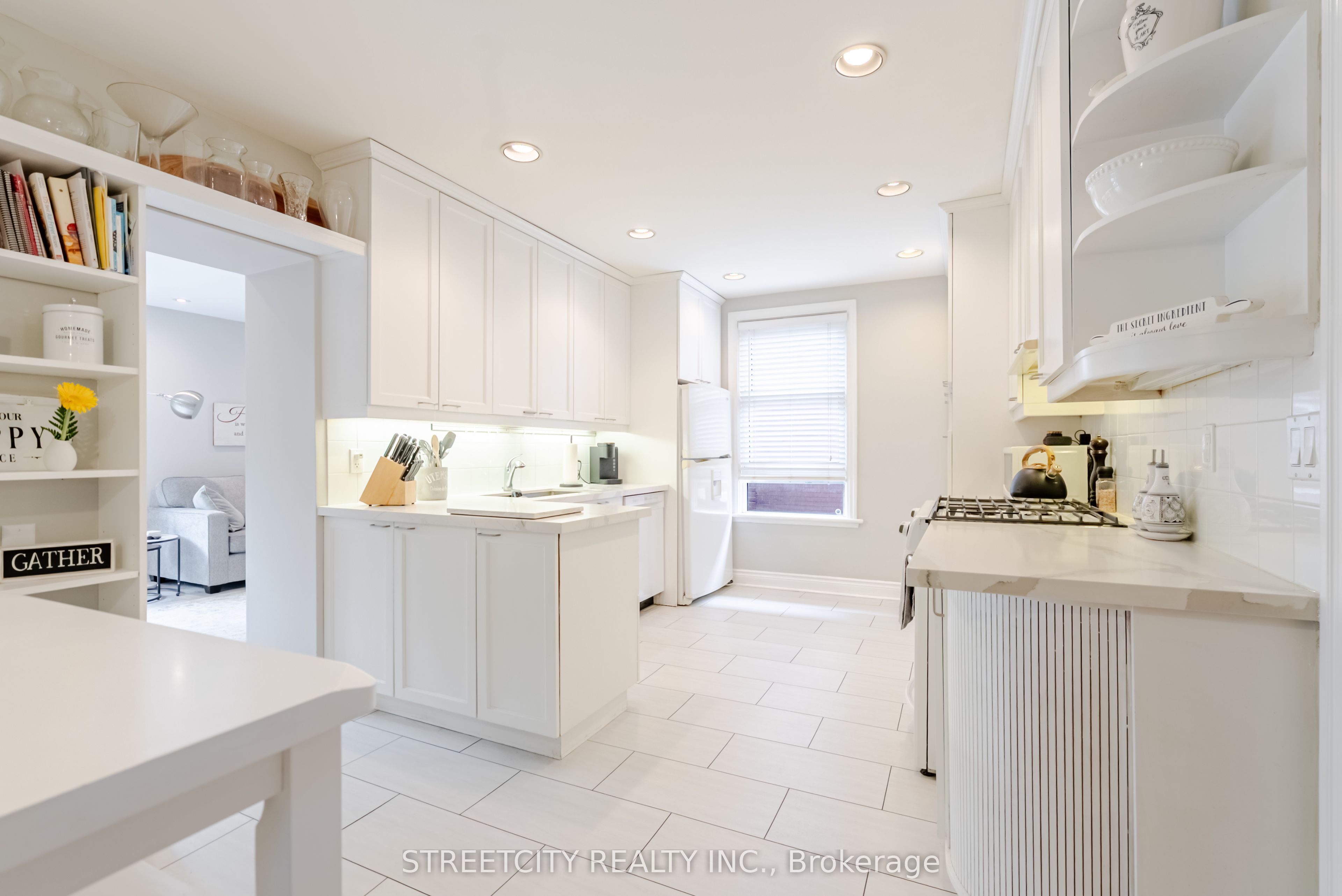 908 Maitland Street Property Photo 15
