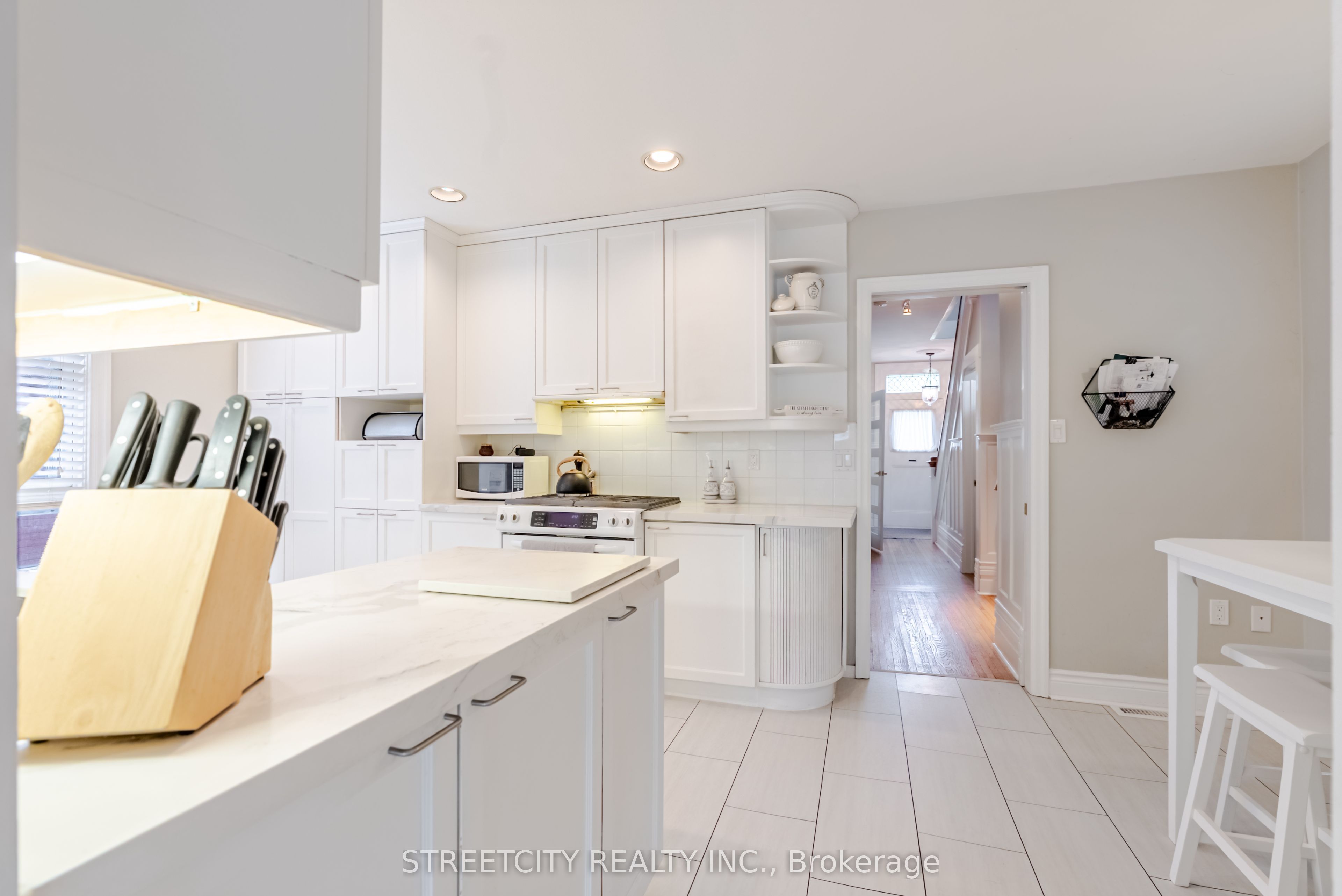 908 Maitland Street Property Photo 16