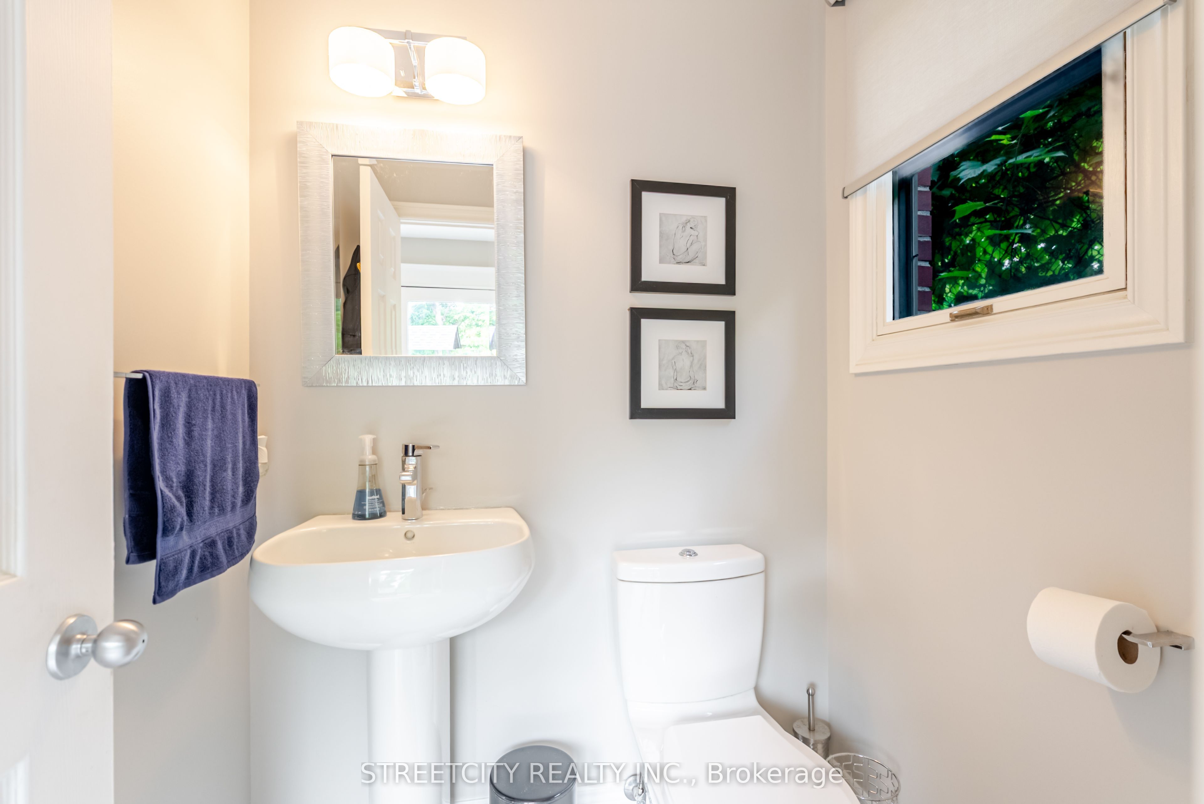 908 Maitland Street Property Photo 22