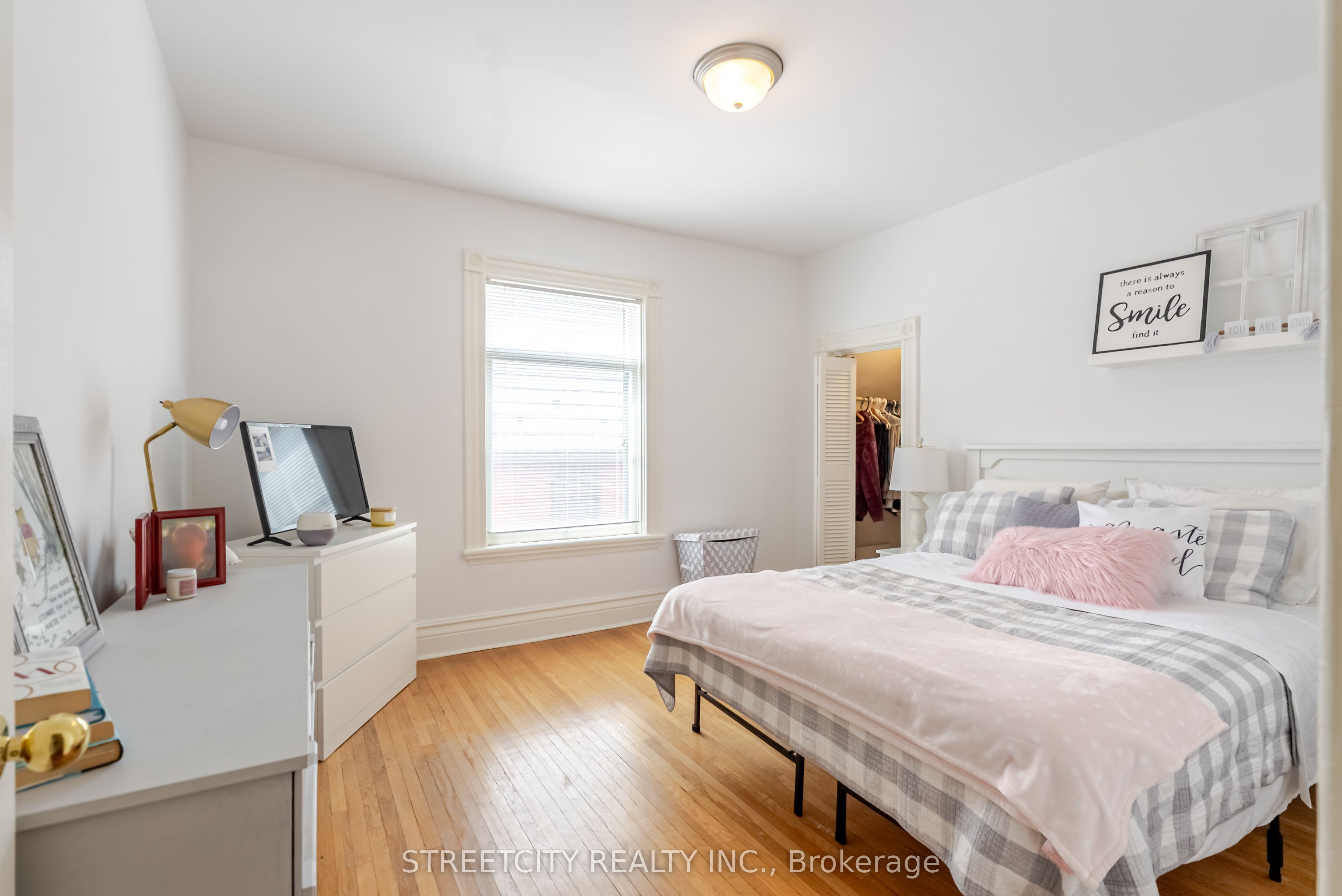908 Maitland Street Property Photo 28