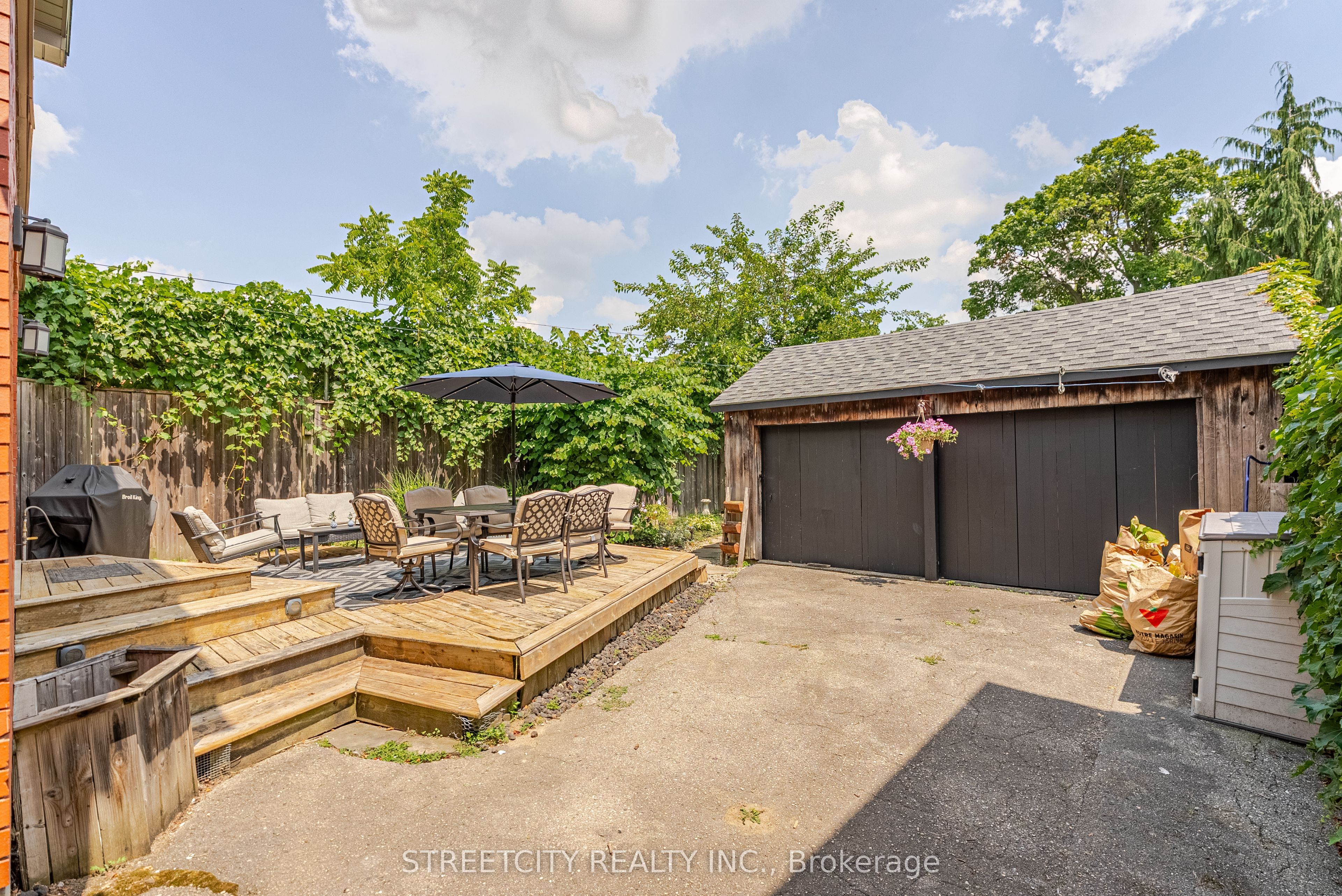908 Maitland Street Property Photo 39