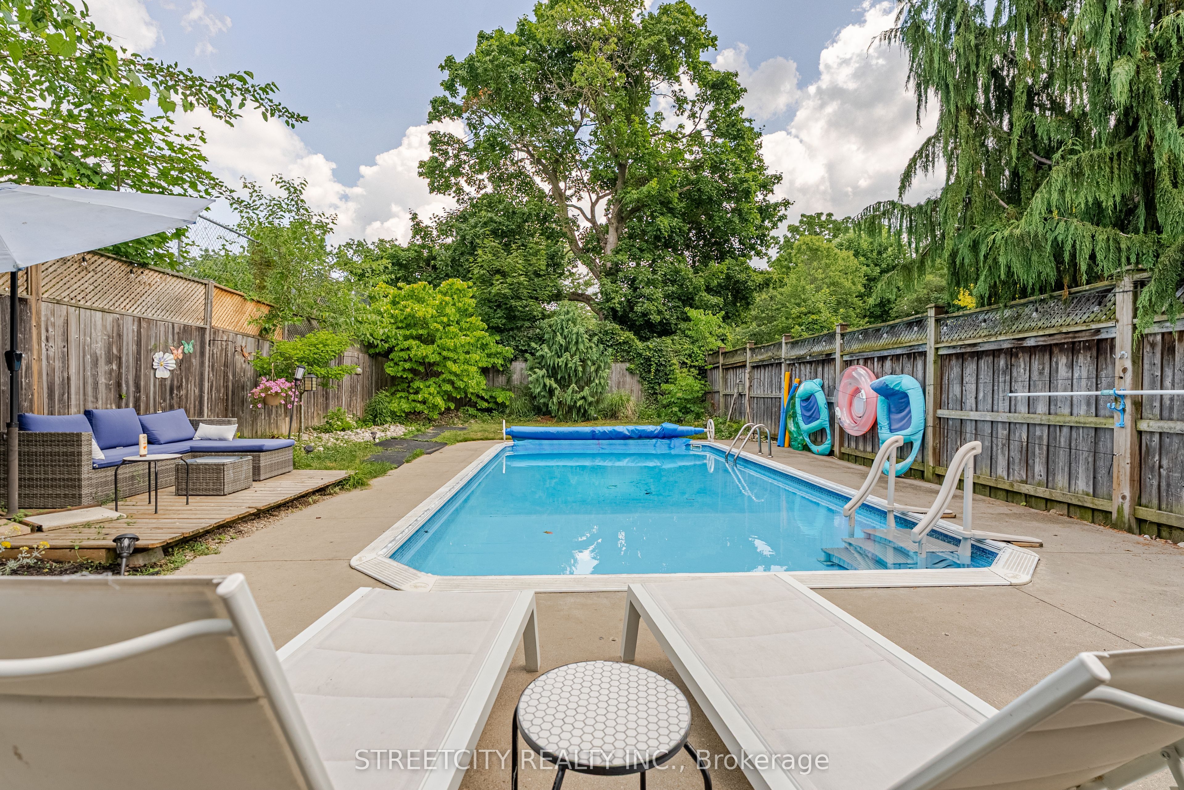 908 Maitland Street Property Photo 42