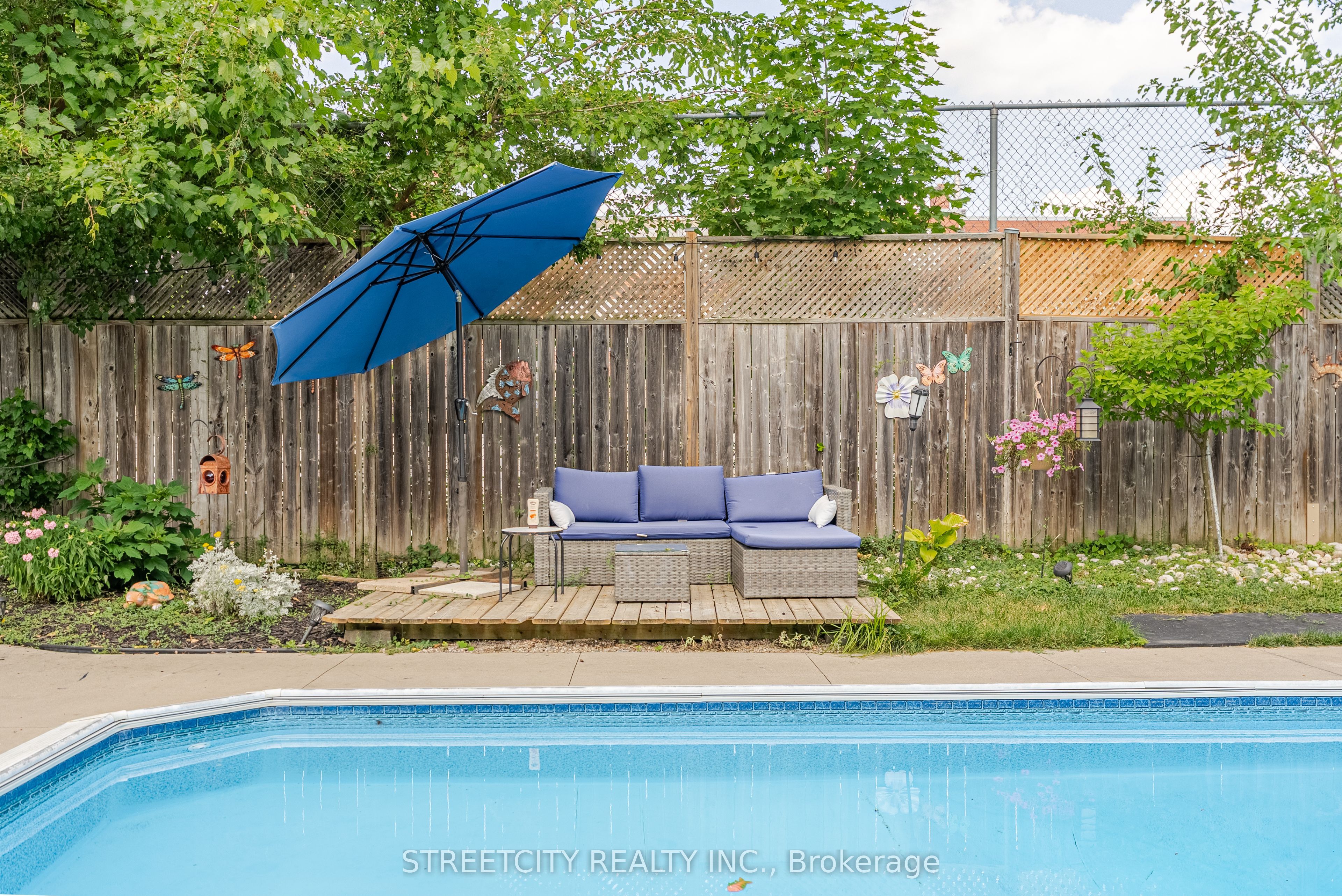 908 Maitland Street Property Photo 43