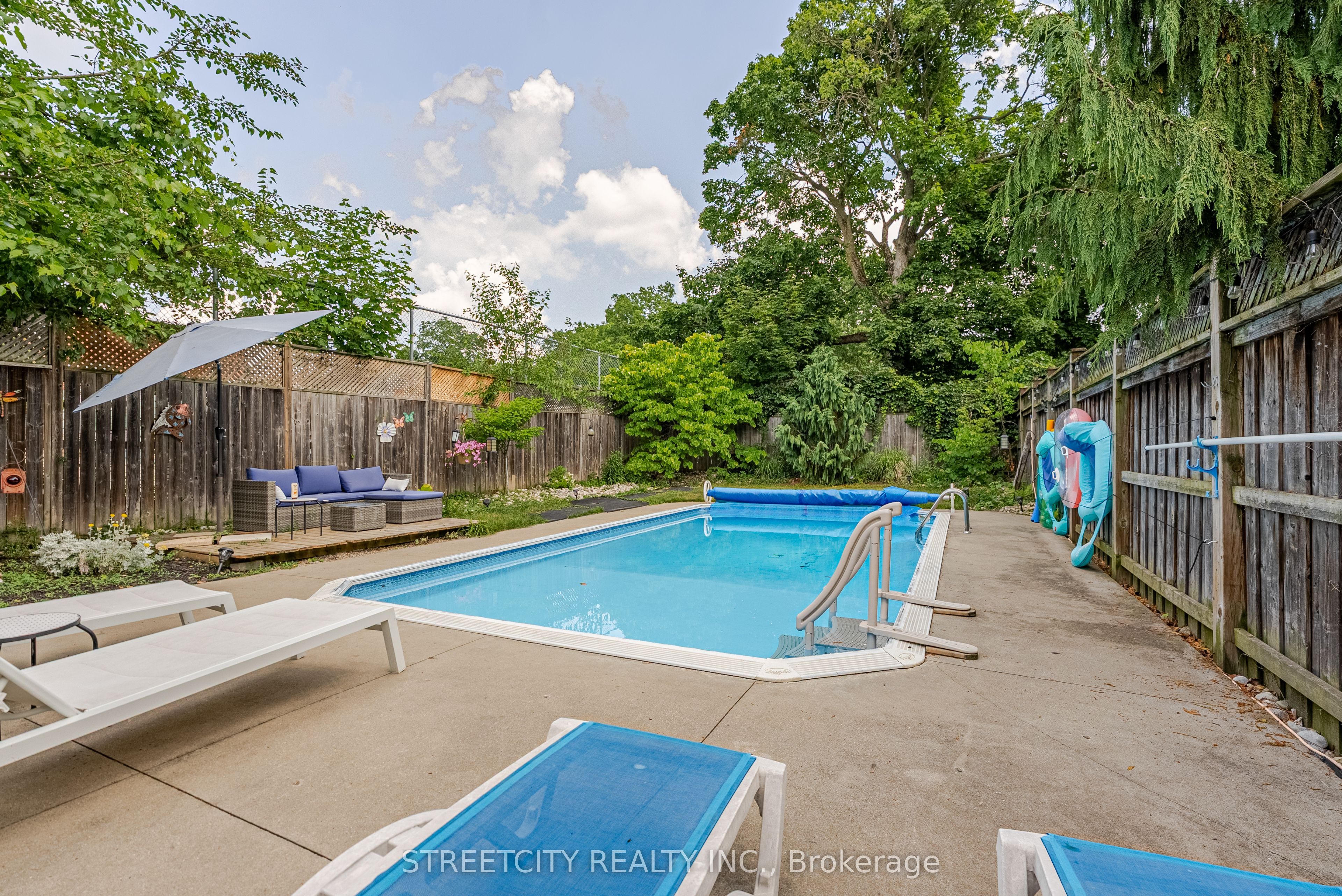 908 Maitland Street Property Photo 44