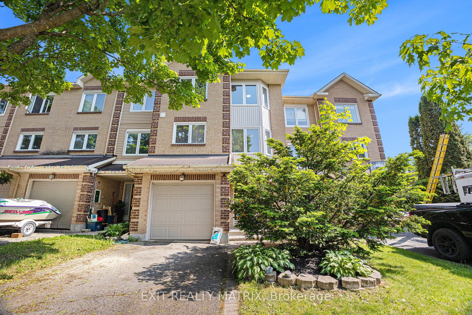 23 Weybridge Dr Property Photo 1