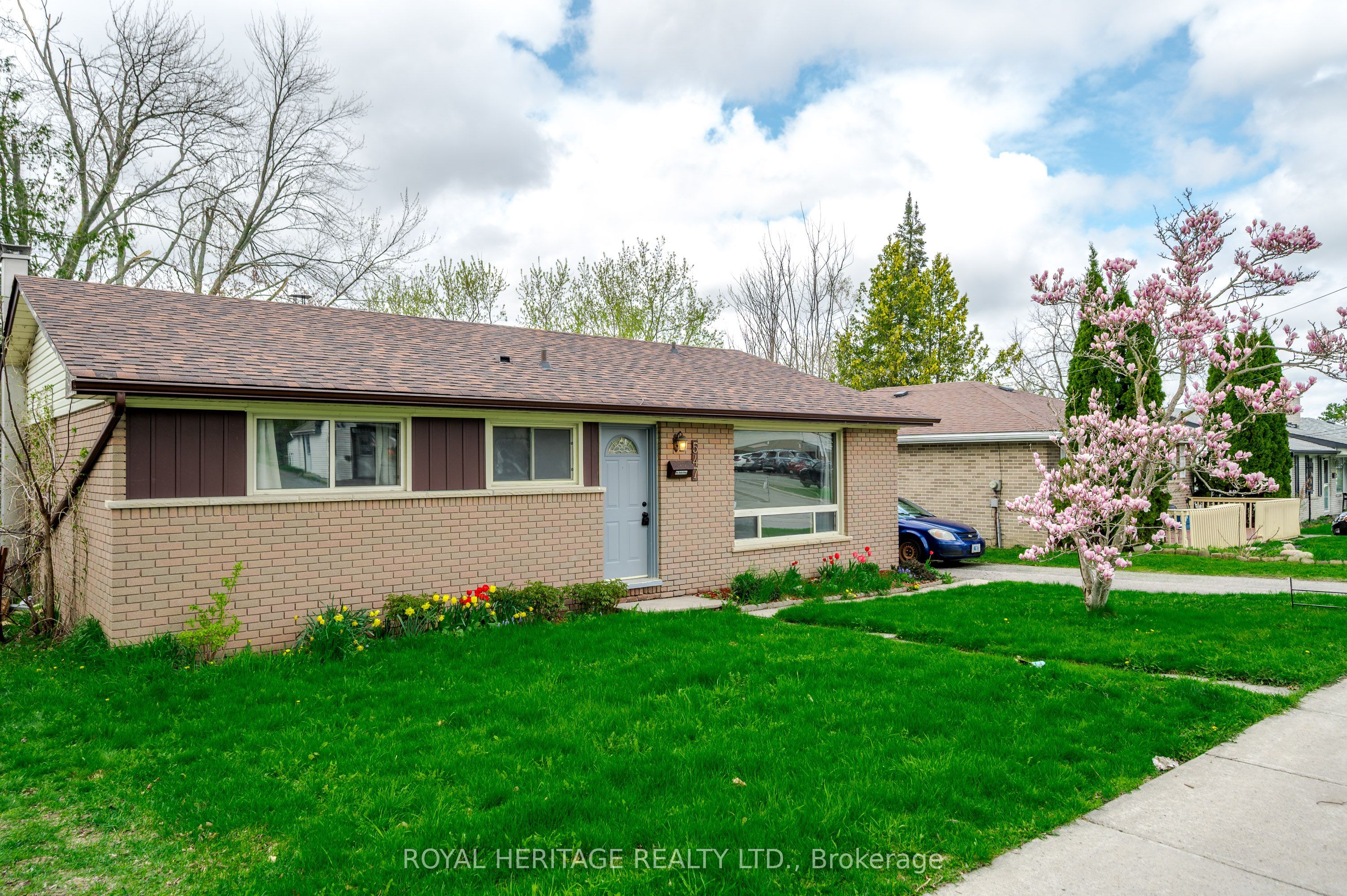 547 River Rd S Property Photo 1