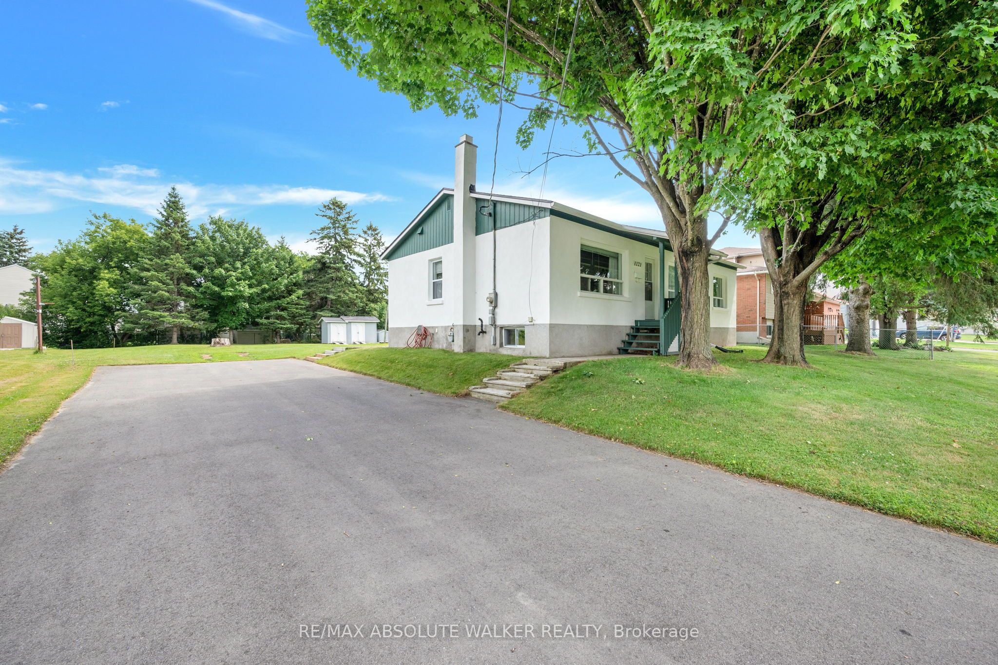 1121 Cholette Cres Property Photo 1