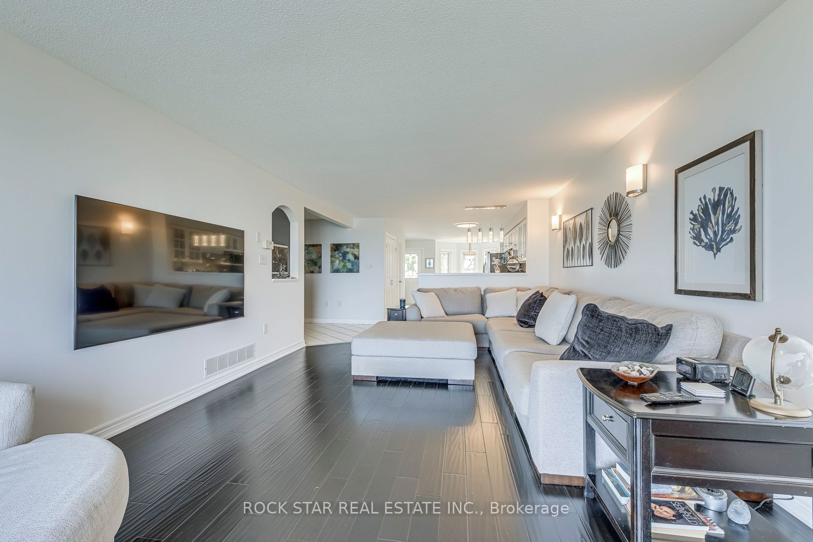 515 North Service Road 31 Property Photo 16