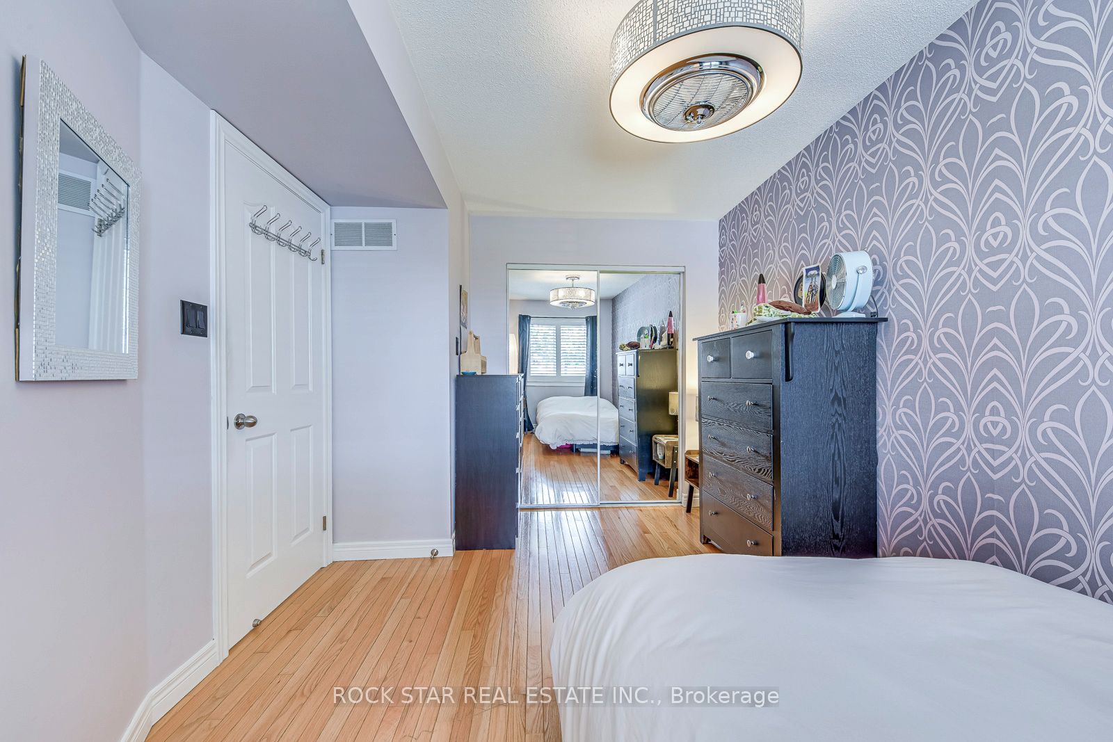 515 North Service Road 31 Property Photo 21