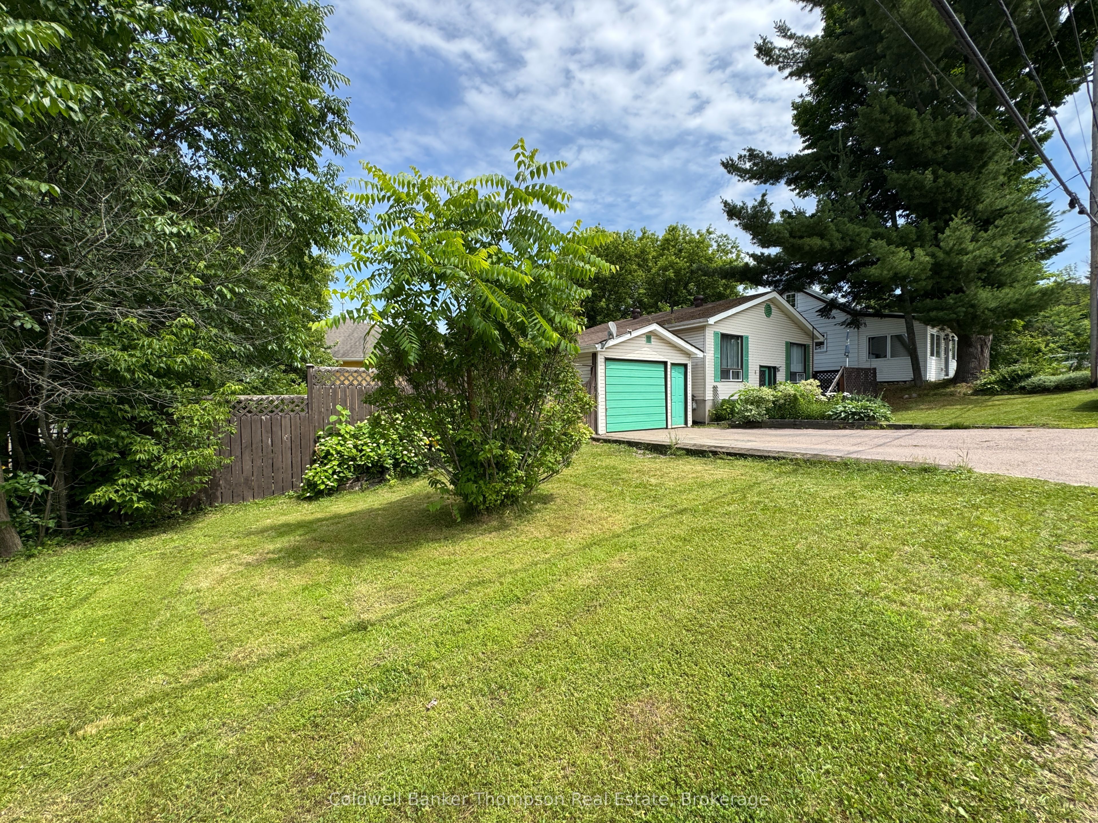 8 Yonge St S Property Photo 1