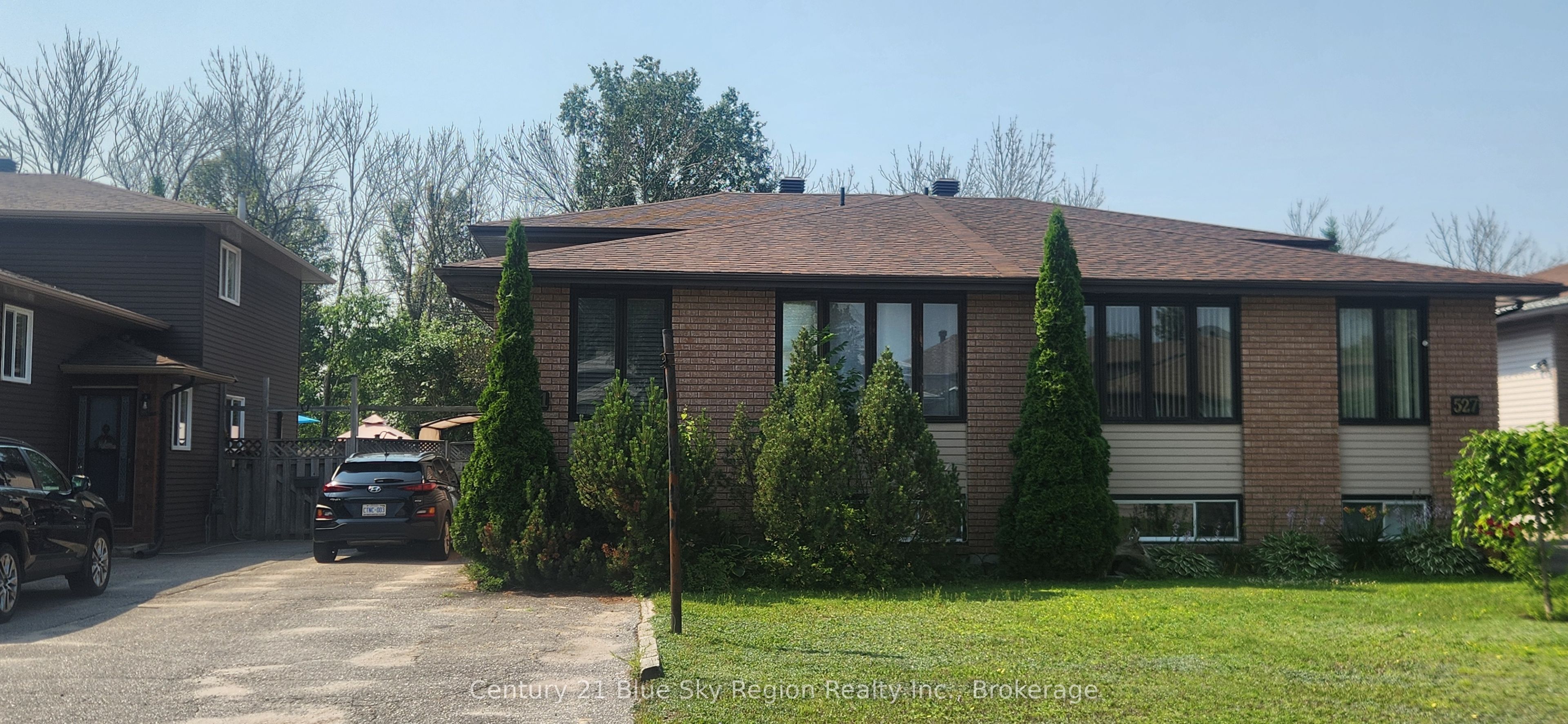531 Bromley Ave Property Photo 1