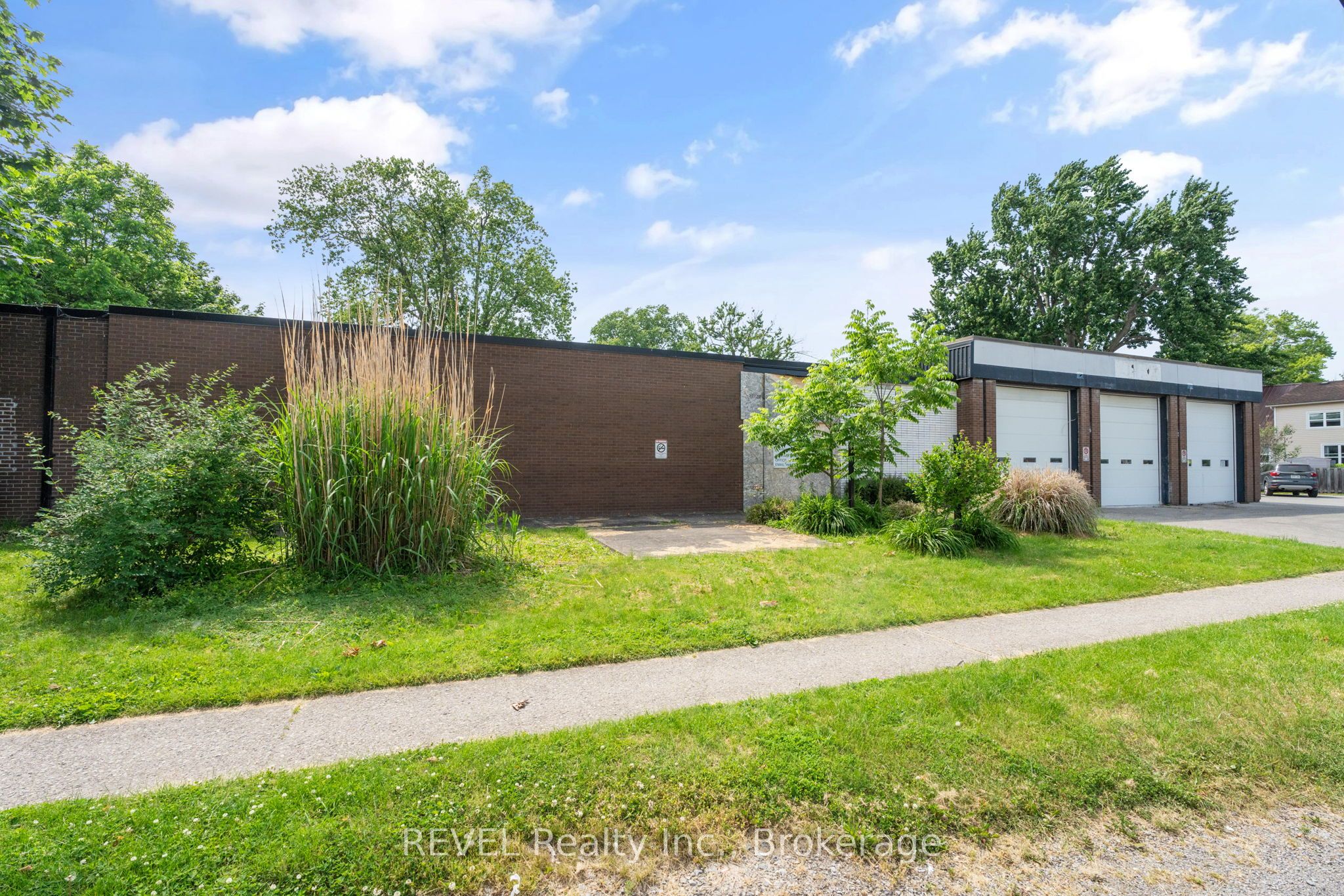 271 Ridgeway Rd