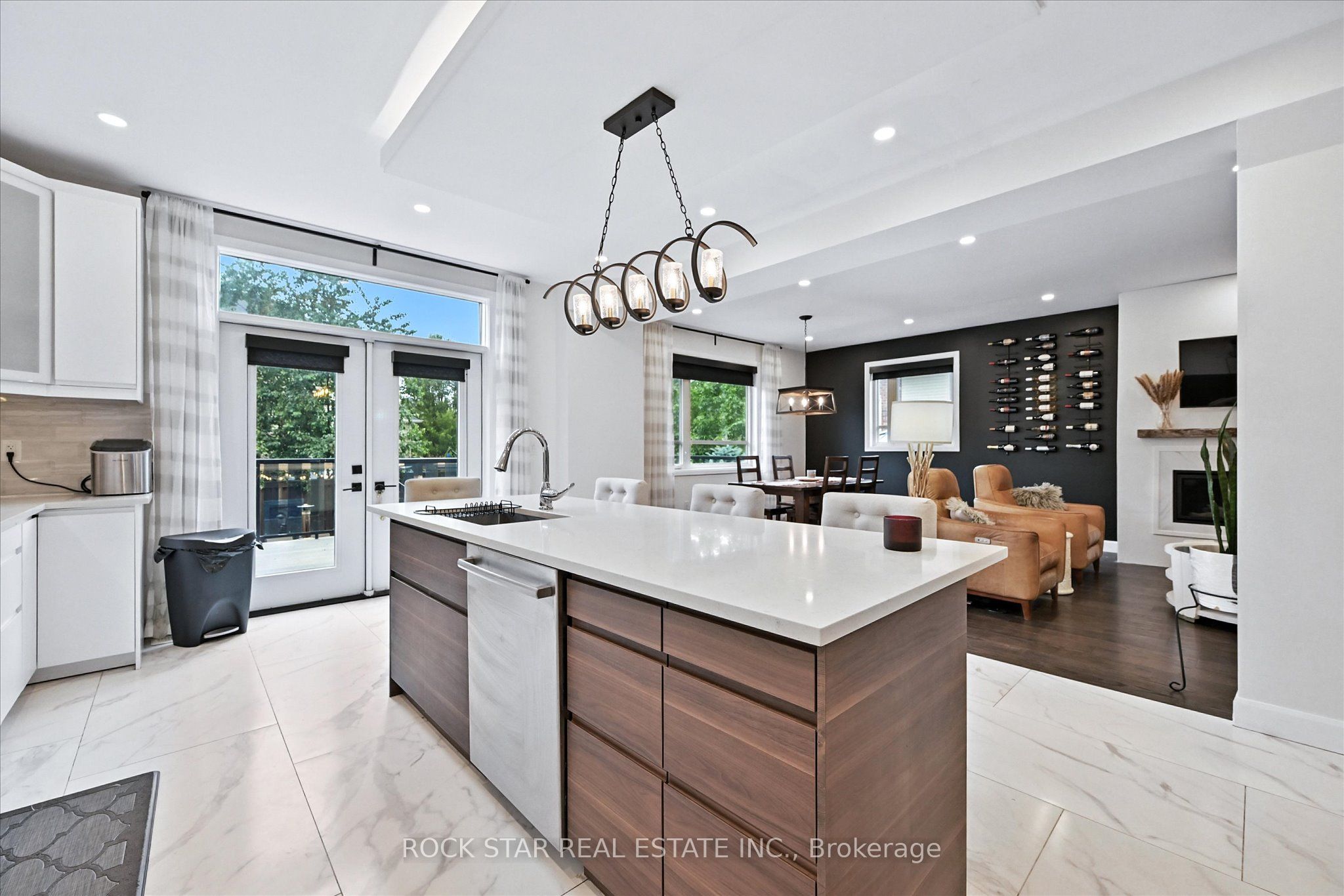27 Blackburn Lane Property Photo 6