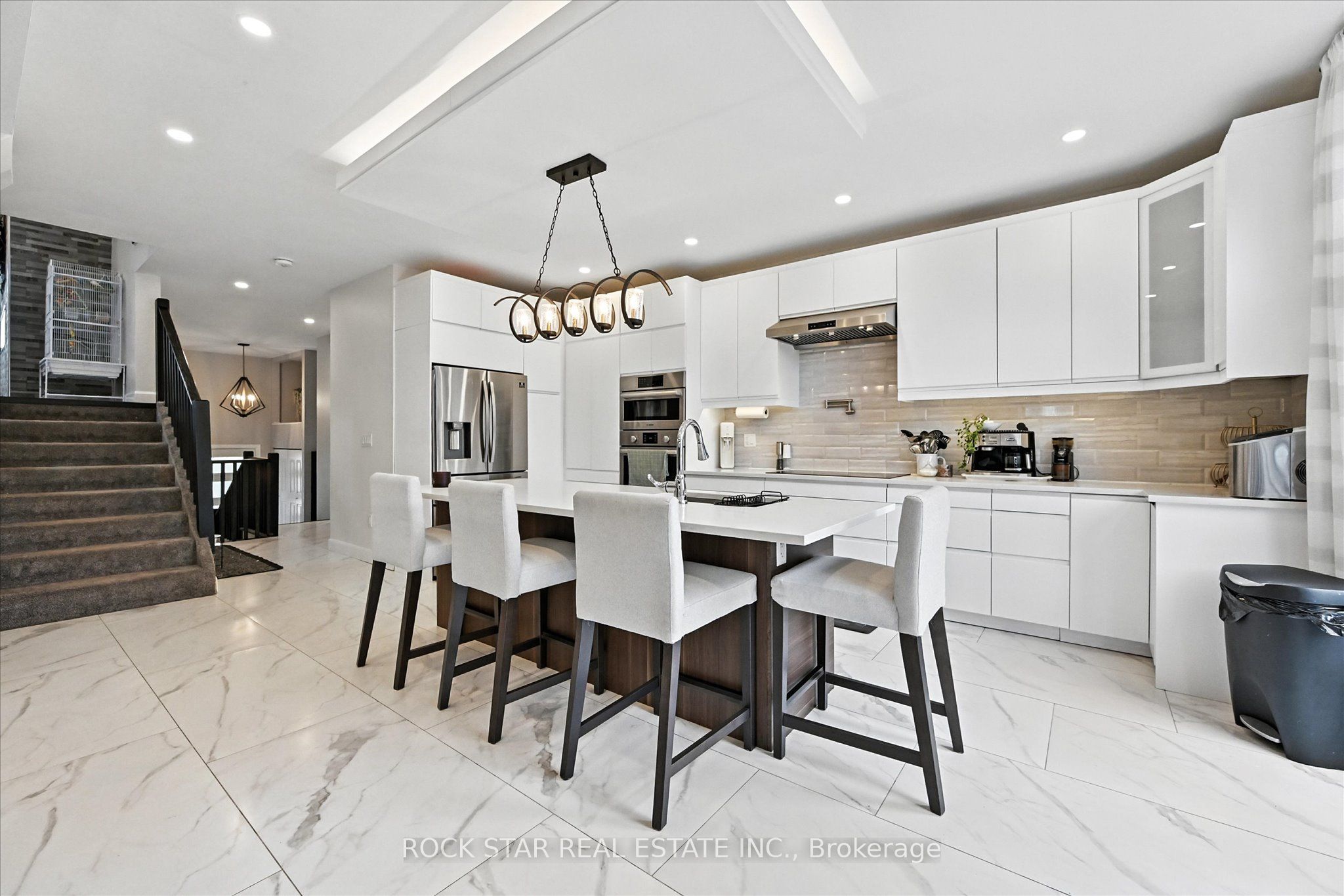 27 Blackburn Lane Property Photo 8