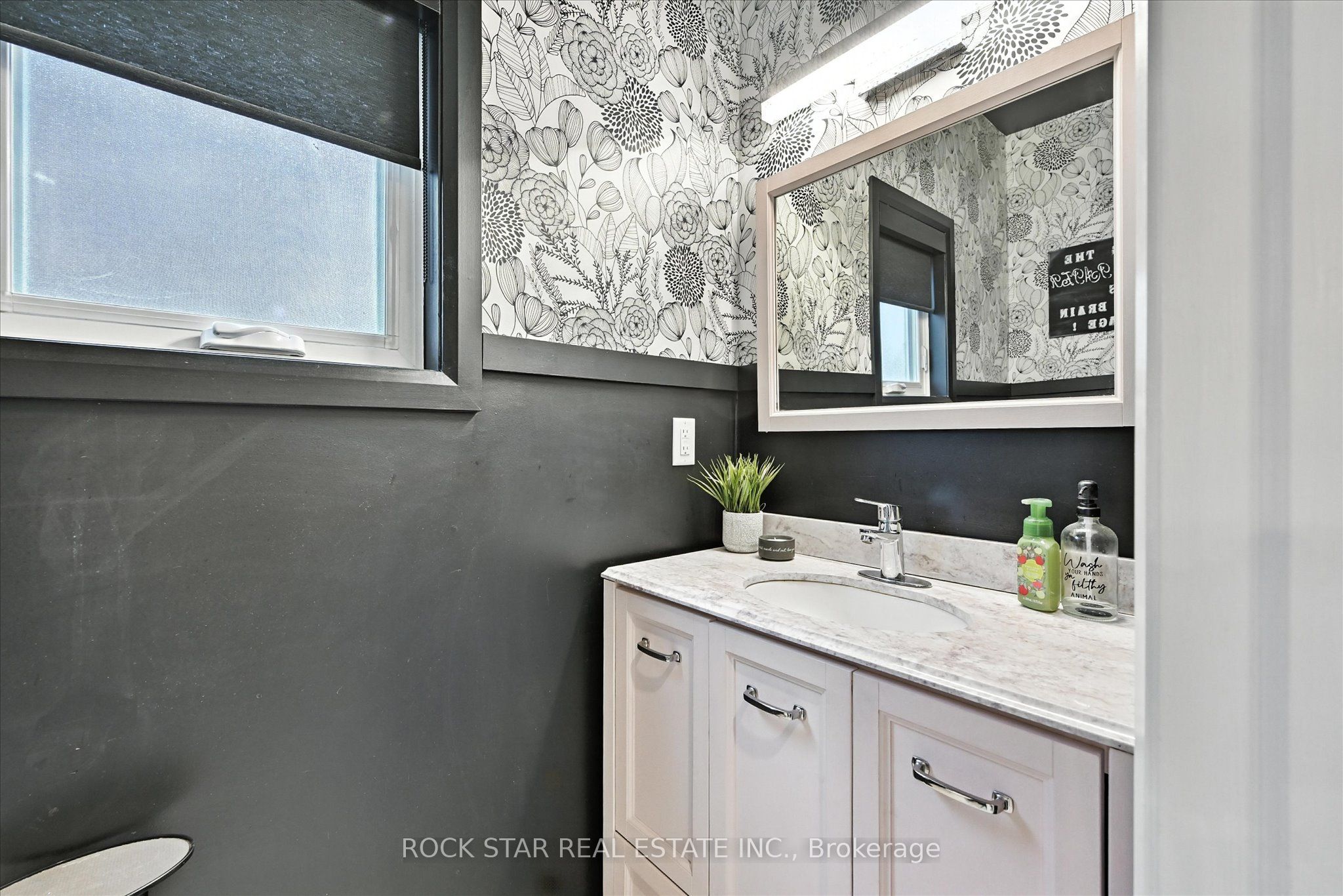 27 Blackburn Lane Property Photo 16