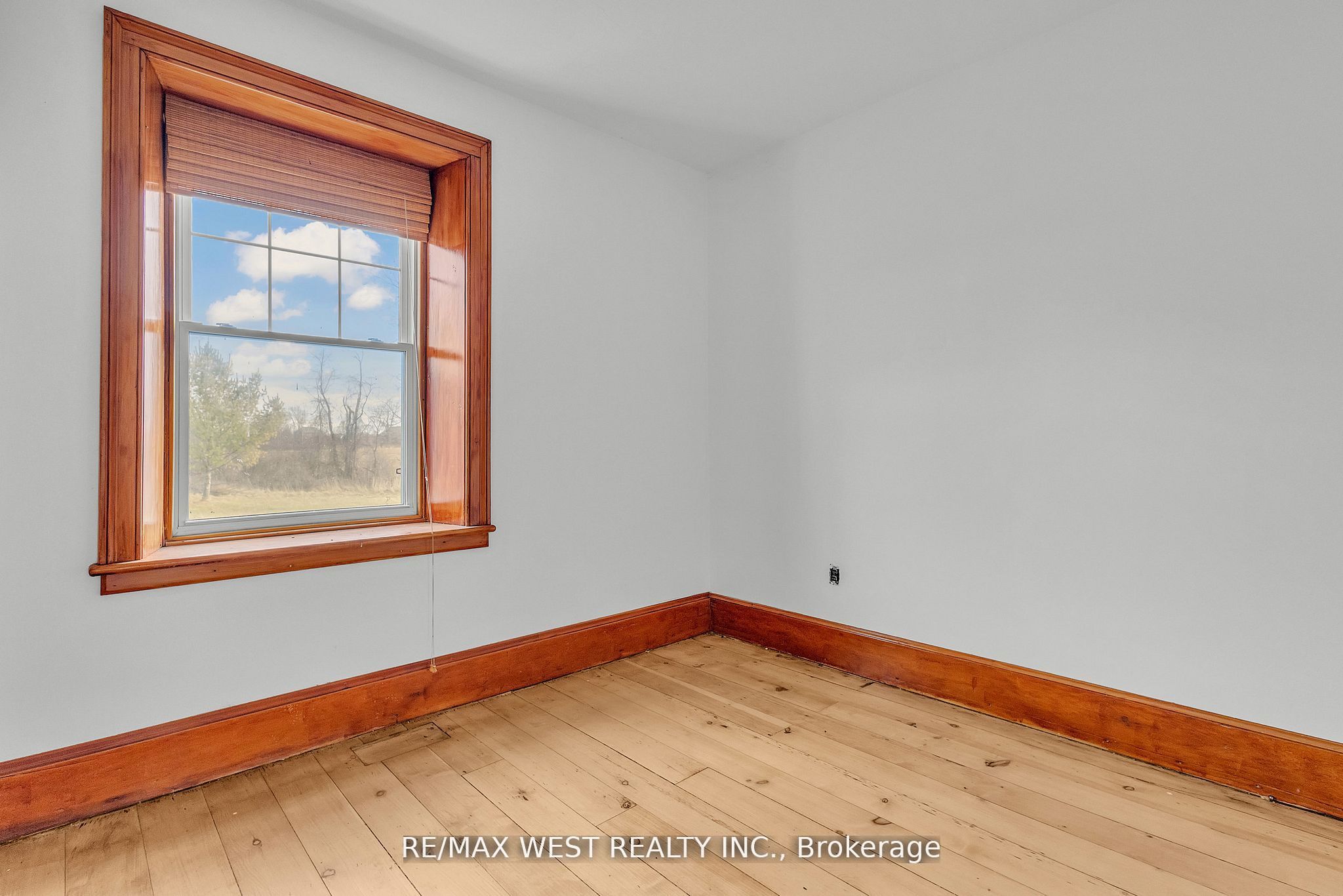 1802 Regional Road Property Photo 24