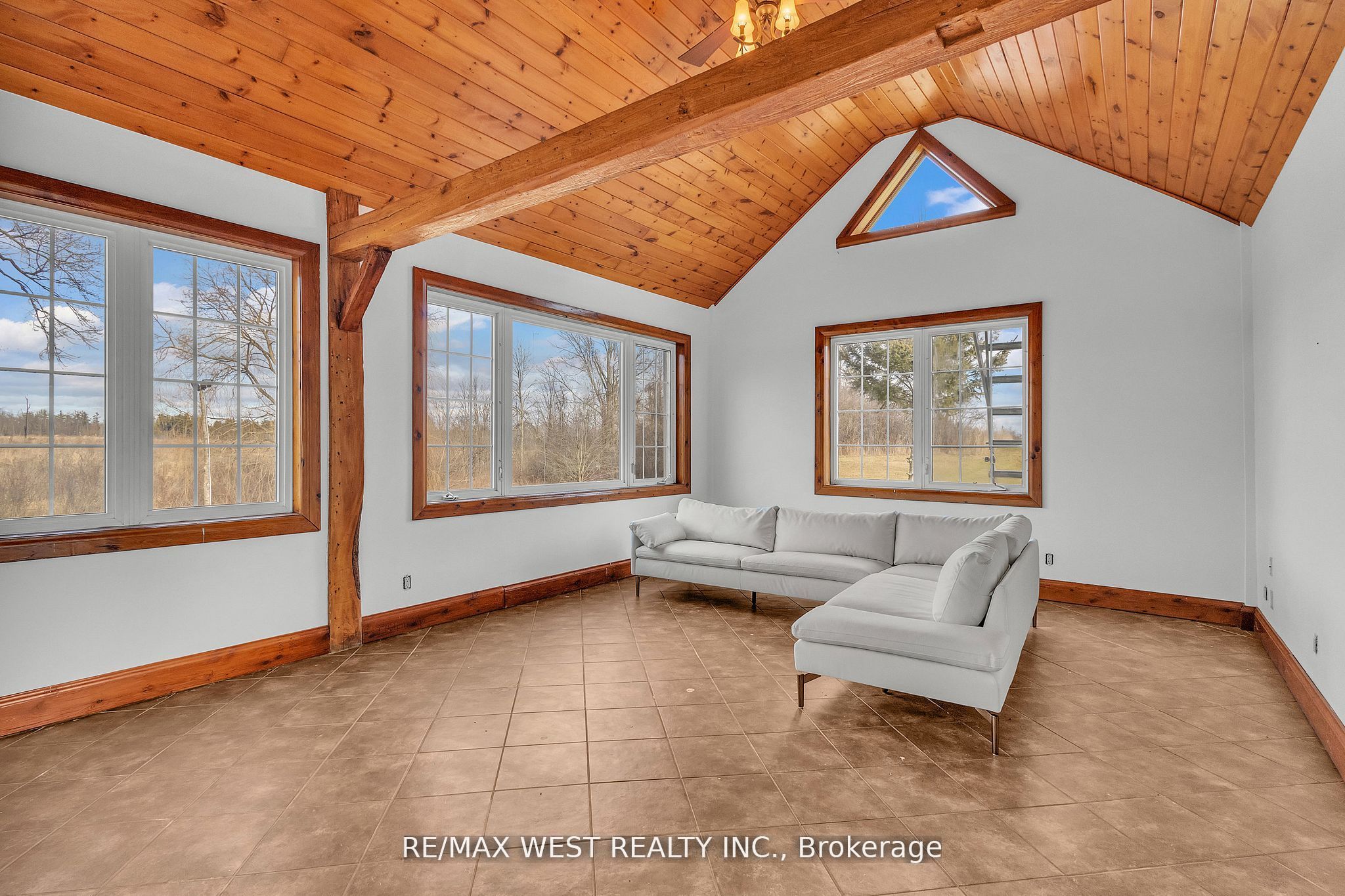 1802 Regional Road Property Photo 28