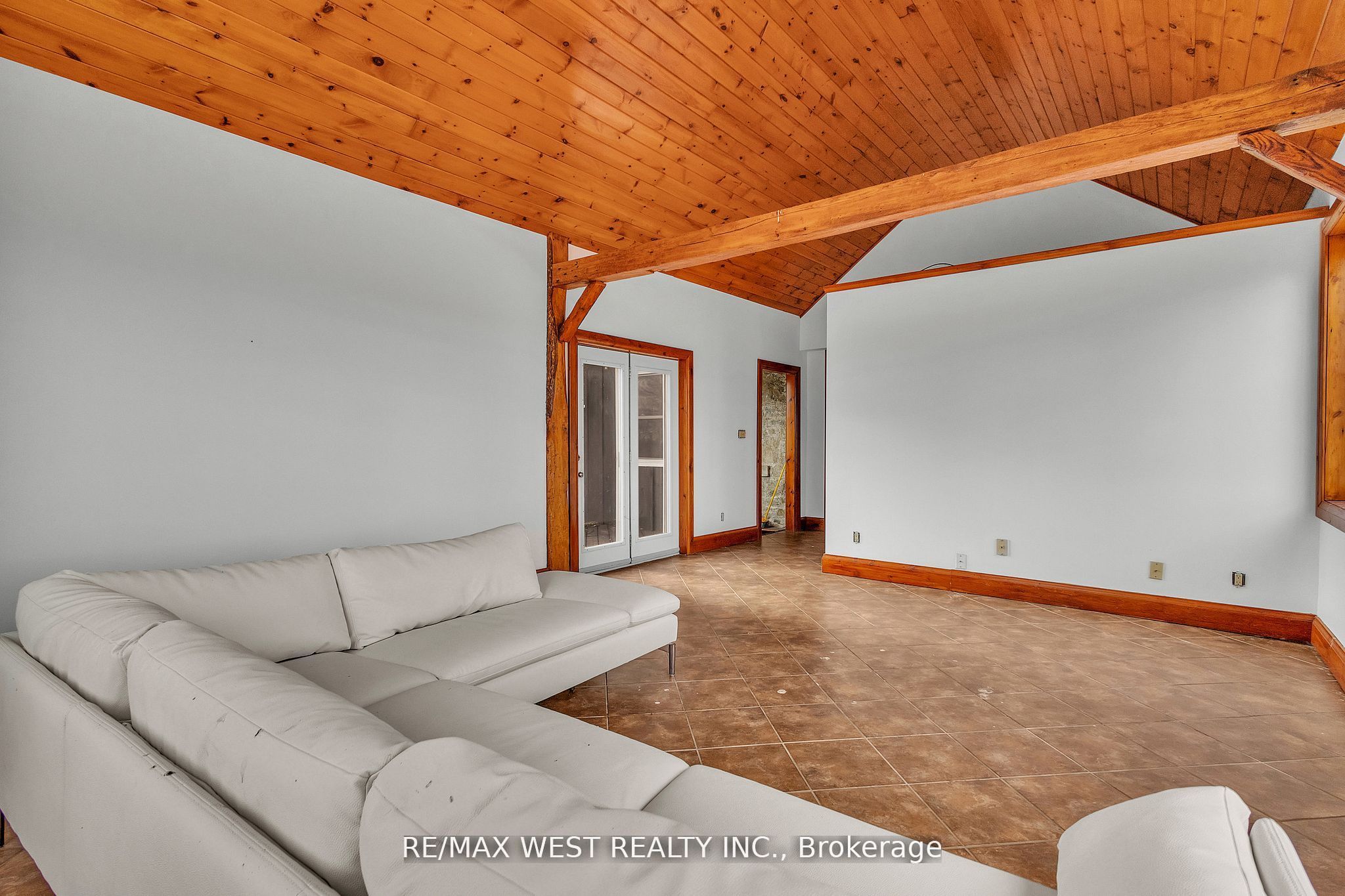 1802 Regional Road Property Photo 30