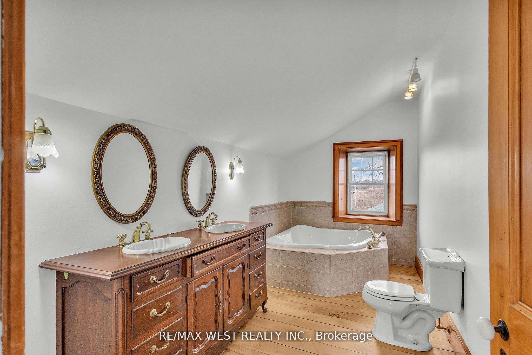 1802 Regional Road Property Photo 33