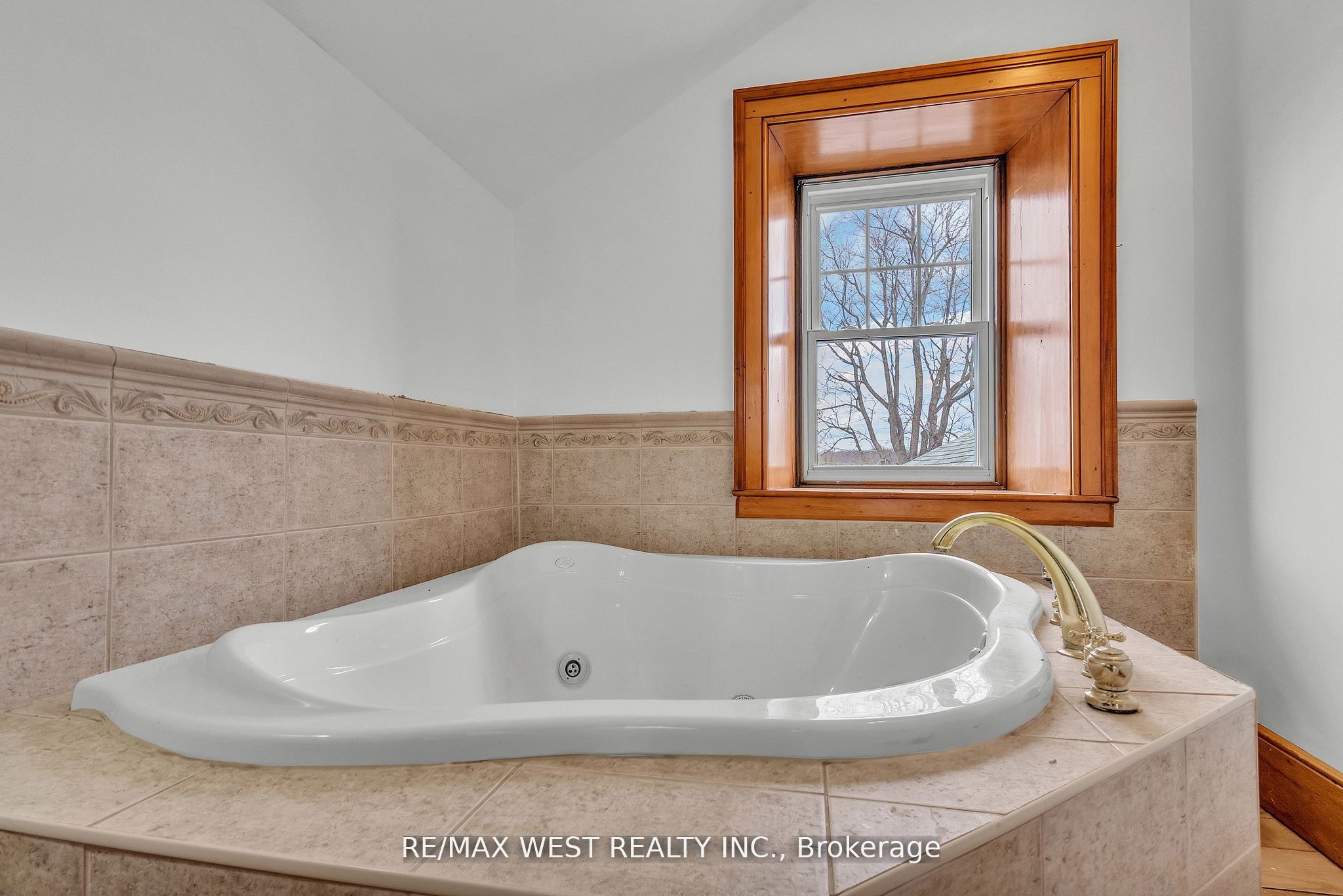 1802 Regional Road Property Photo 34