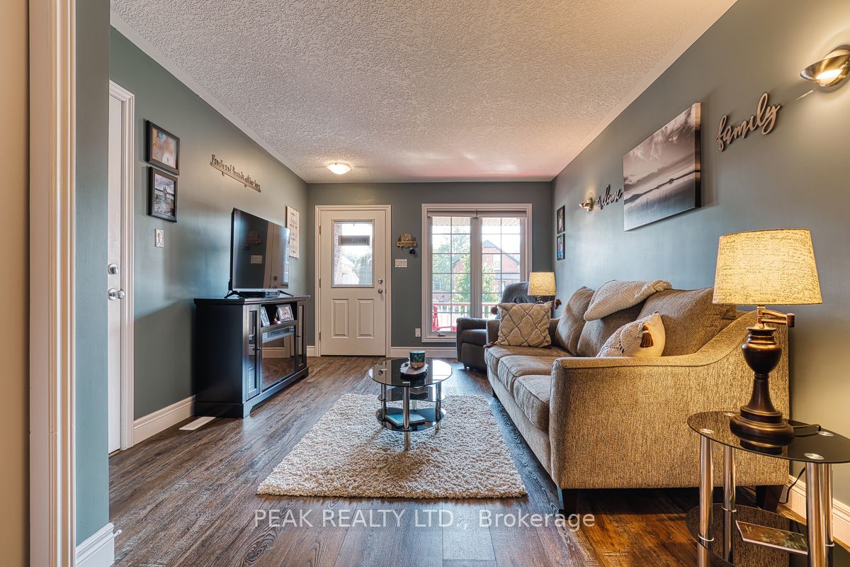 22 College Street Property Photo 6