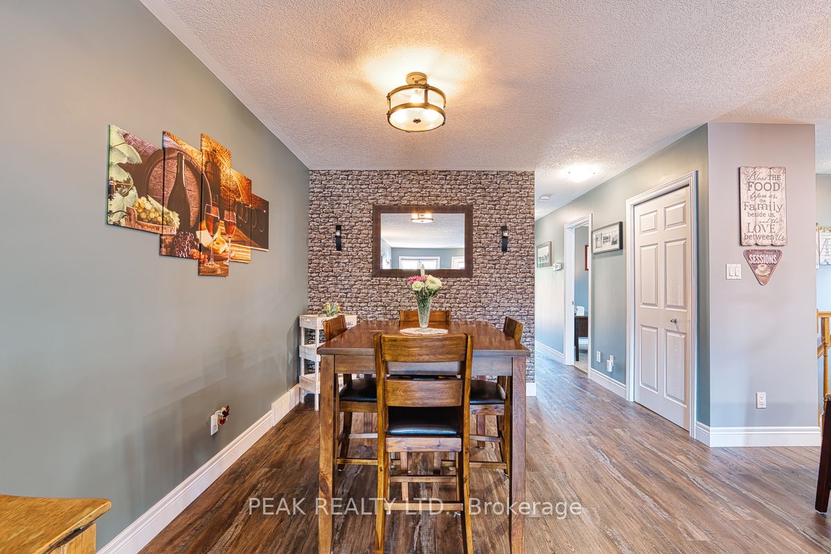 22 College Street Property Photo 7